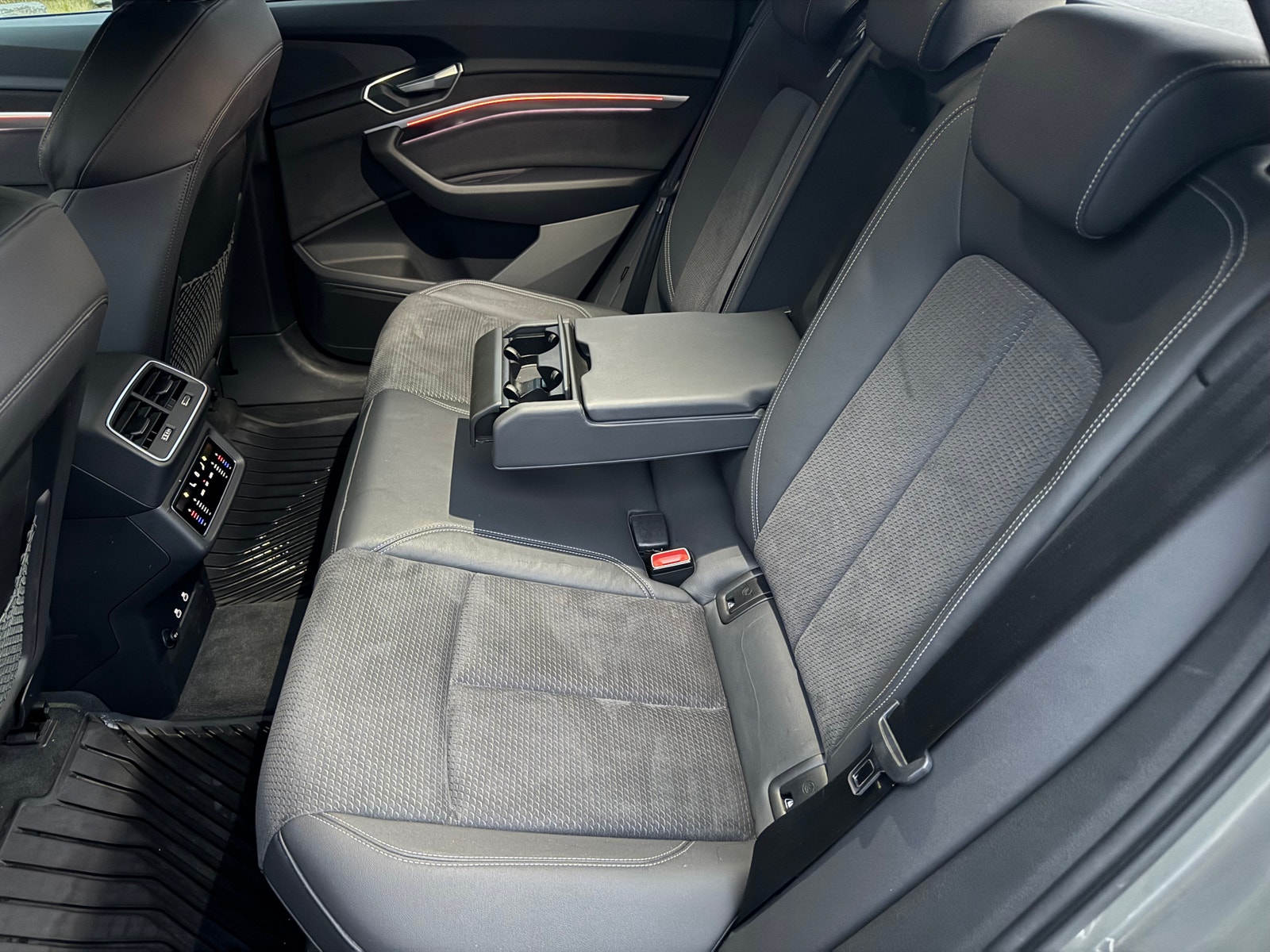Audi Q8 Sportback 55 e-tron quattro, 408hp, 2024
