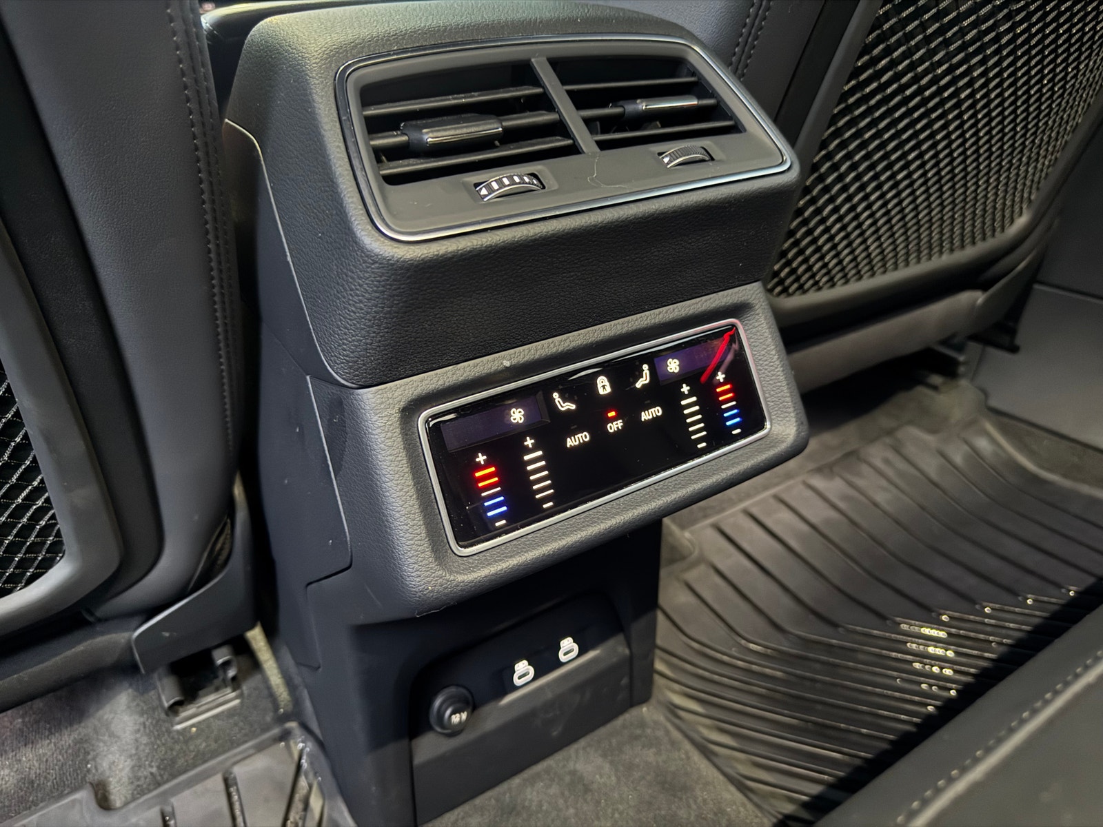 Audi Q8 Sportback 55 e-tron quattro, 408hp, 2024