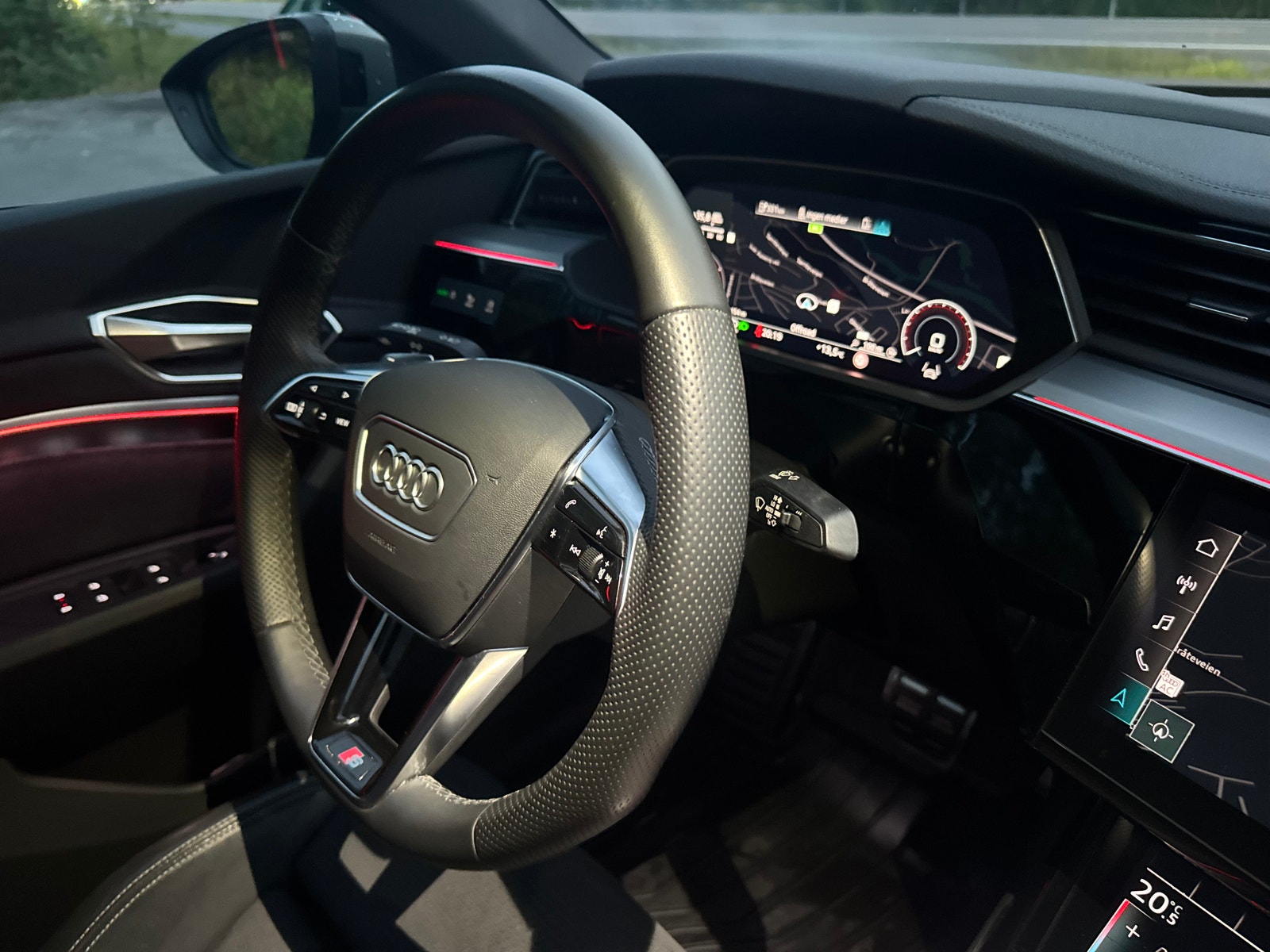 Audi Q8 Sportback 55 e-tron quattro, 408hp, 2024