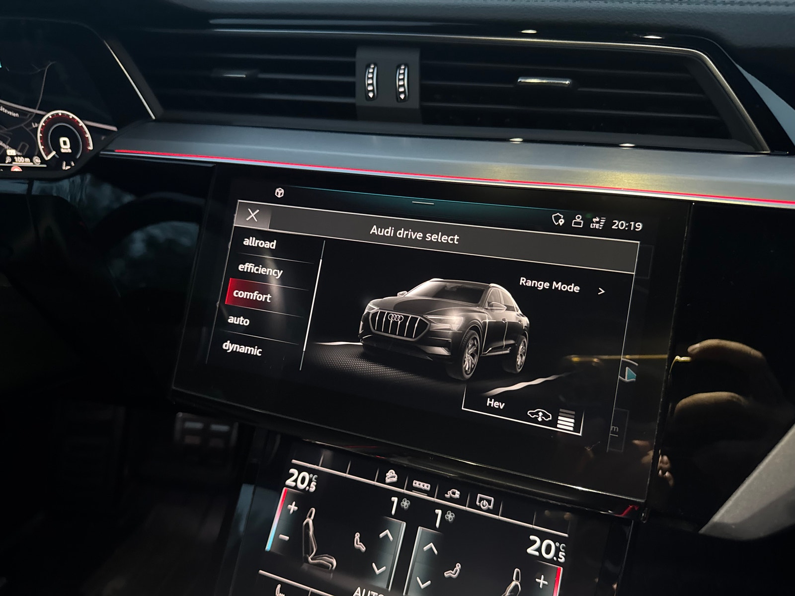 Audi Q8 Sportback 55 e-tron quattro, 408hp, 2024