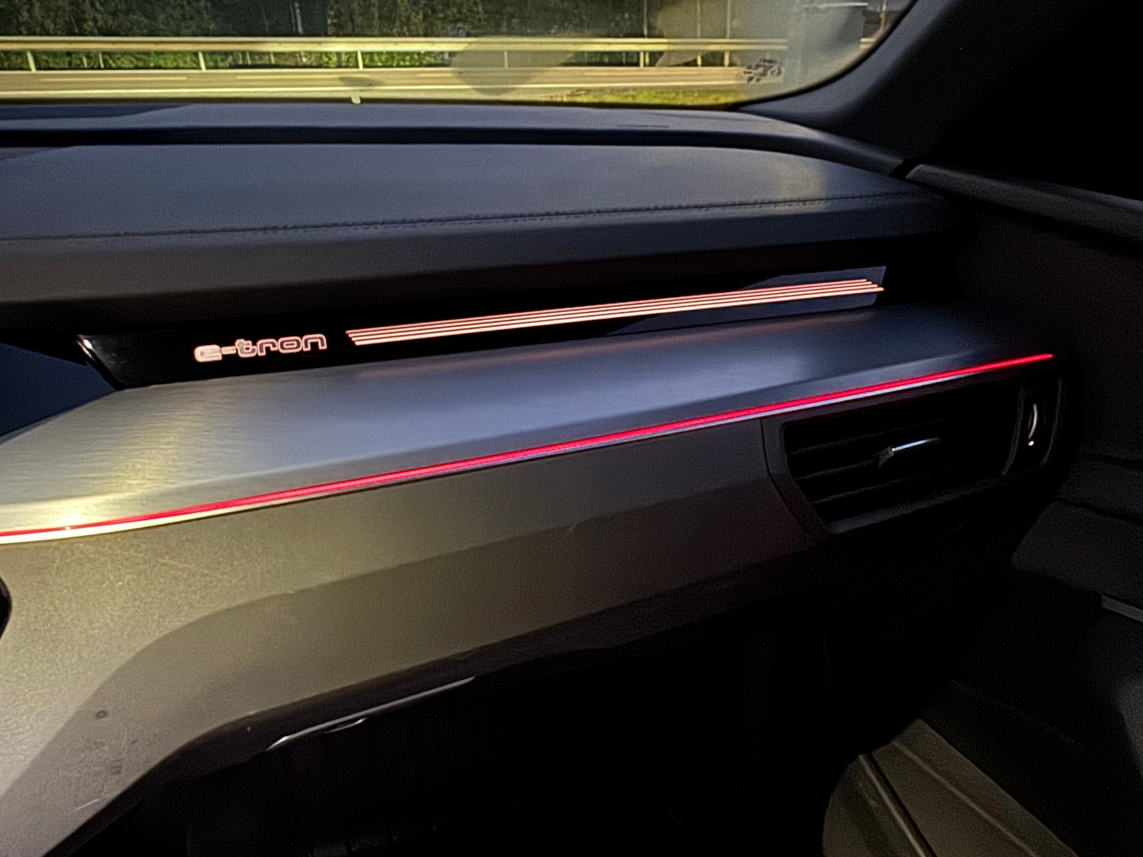 Audi Q8 Sportback 55 e-tron quattro, 408hp, 2024