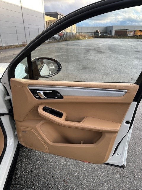 Porsche Macan Turbo PDK, 400hp, 2014