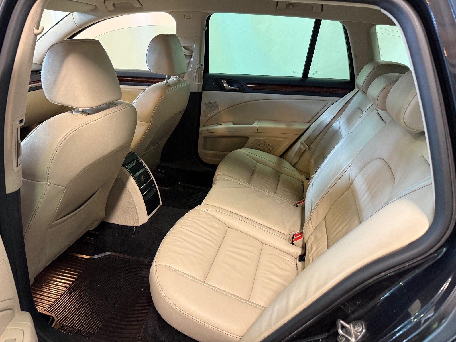 Škoda Superb Combi 2.0 TDI 4x4 DSG Sequential, 6-trins, 140ps, 2012