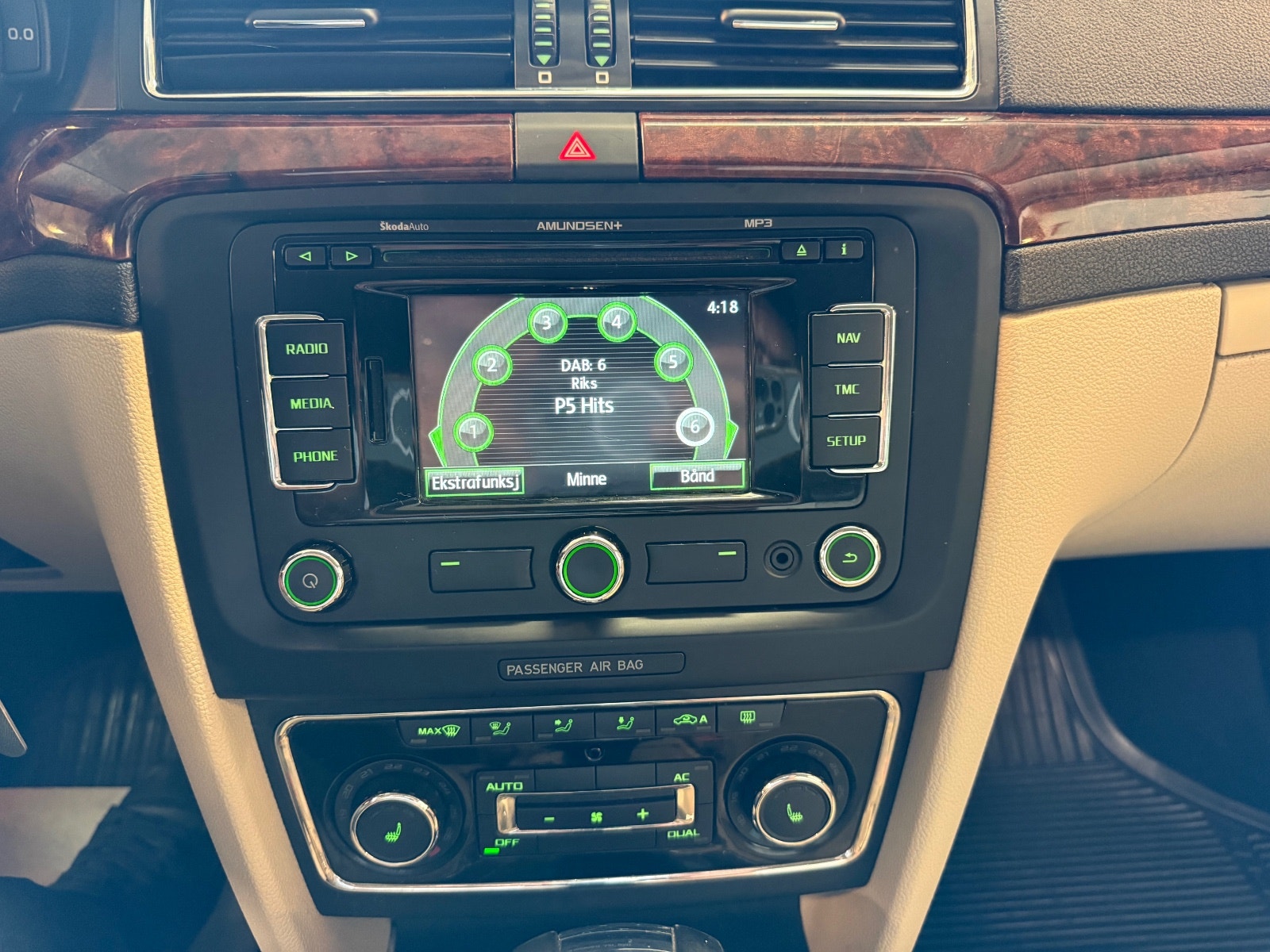 Škoda Superb Combi 2.0 TDI 4x4 DSG Sequential, 6-trins, 140ps, 2012
