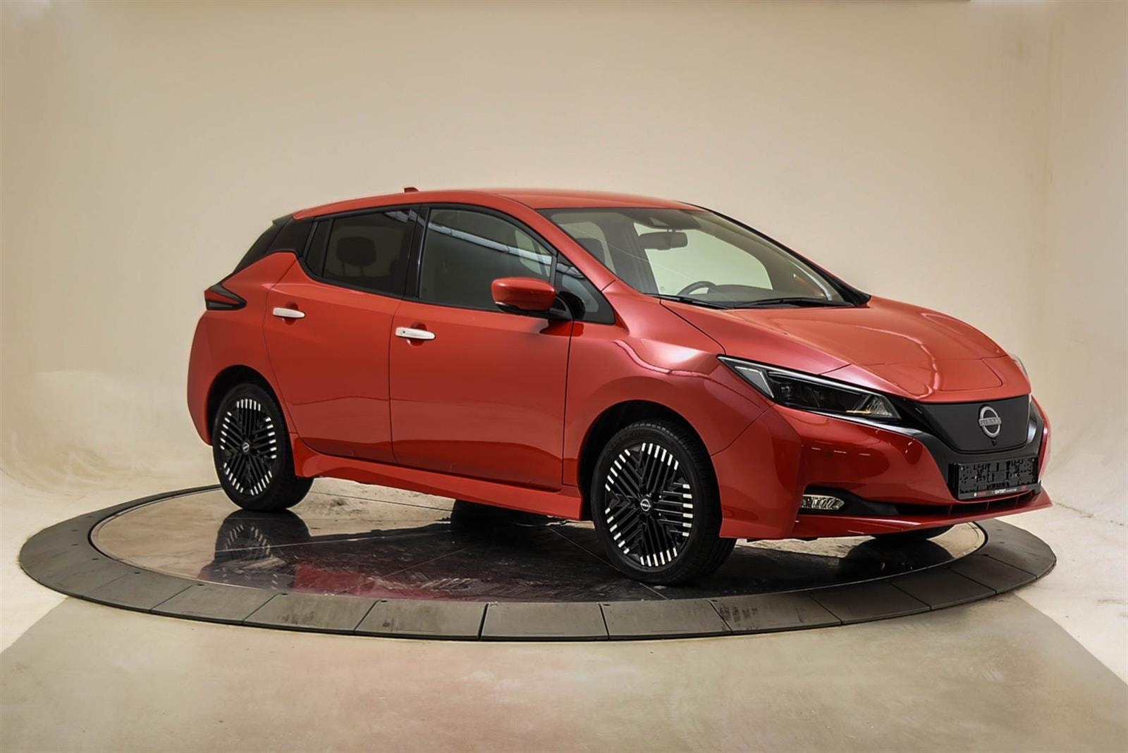 Nissan Leaf e+, 217hp, 2023