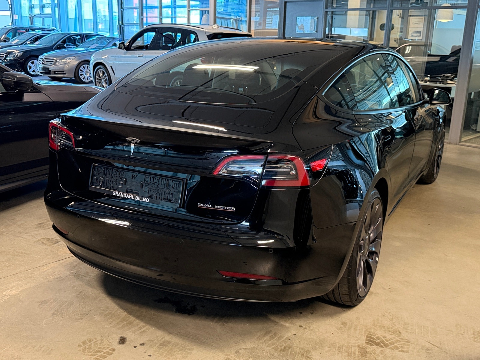 Tesla Model 3 Performance, 534hk, 2022