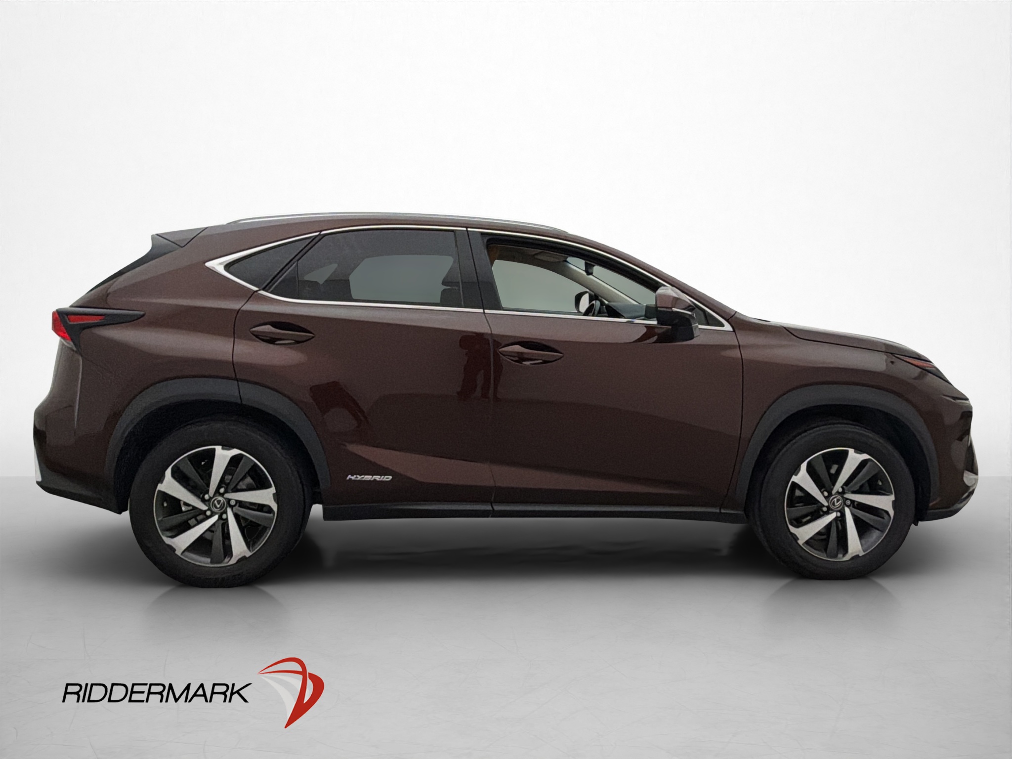Lexus NX 300h AWD 2.5 AWD E-CVT, 197hp, 2018