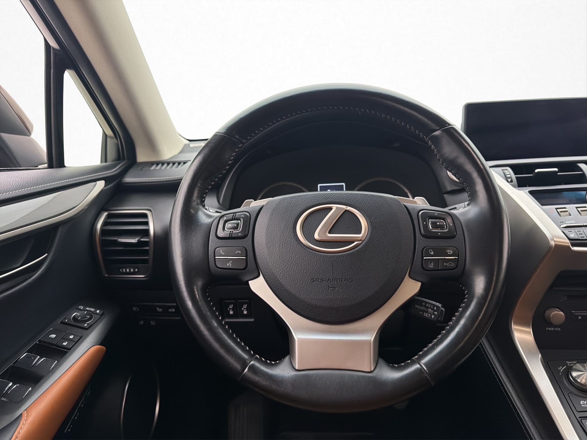 Lexus NX 300h AWD 2.5 AWD E-CVT, 197hp, 2018