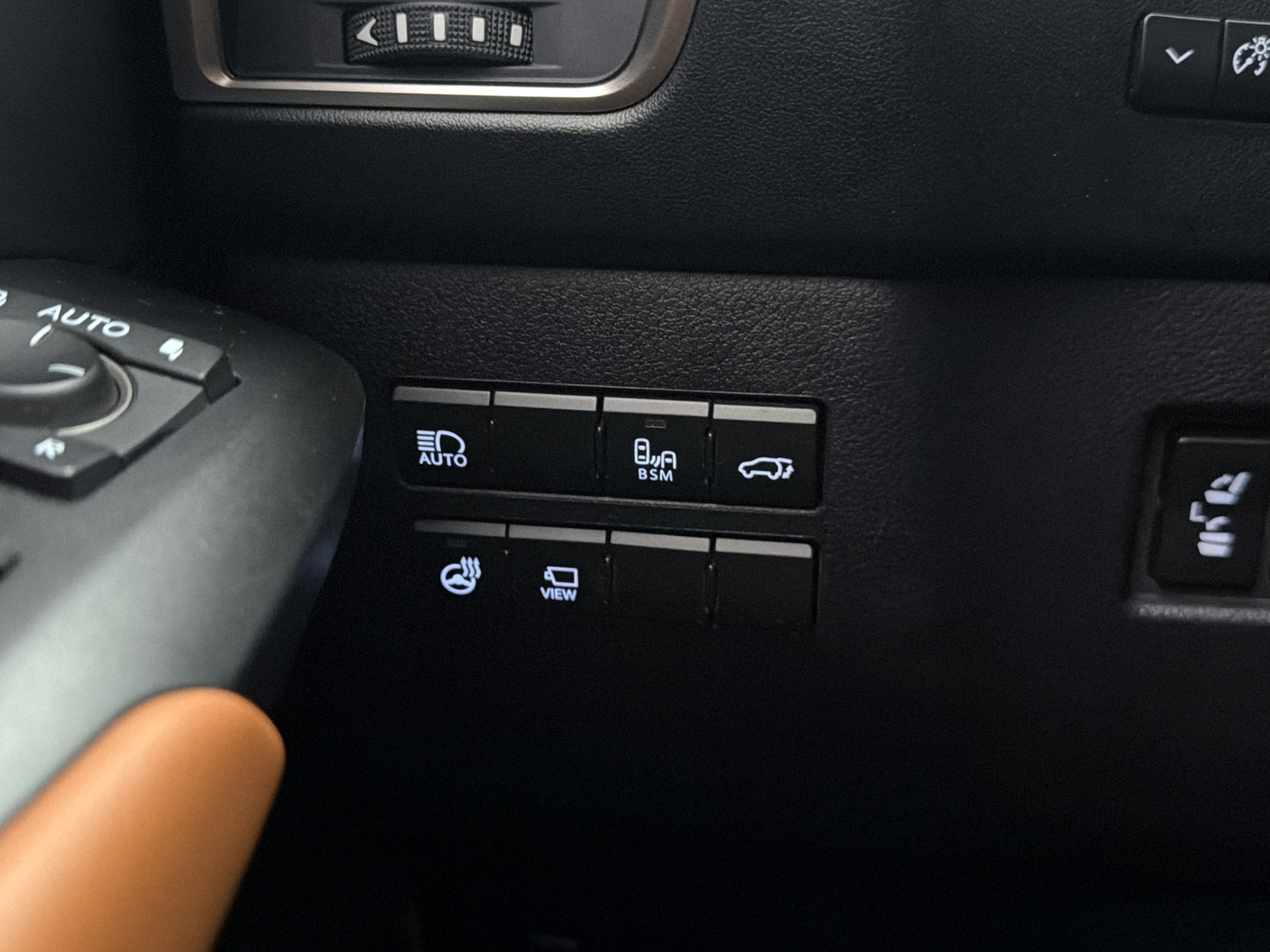Lexus NX 300h AWD 2.5 AWD E-CVT, 197hp, 2018