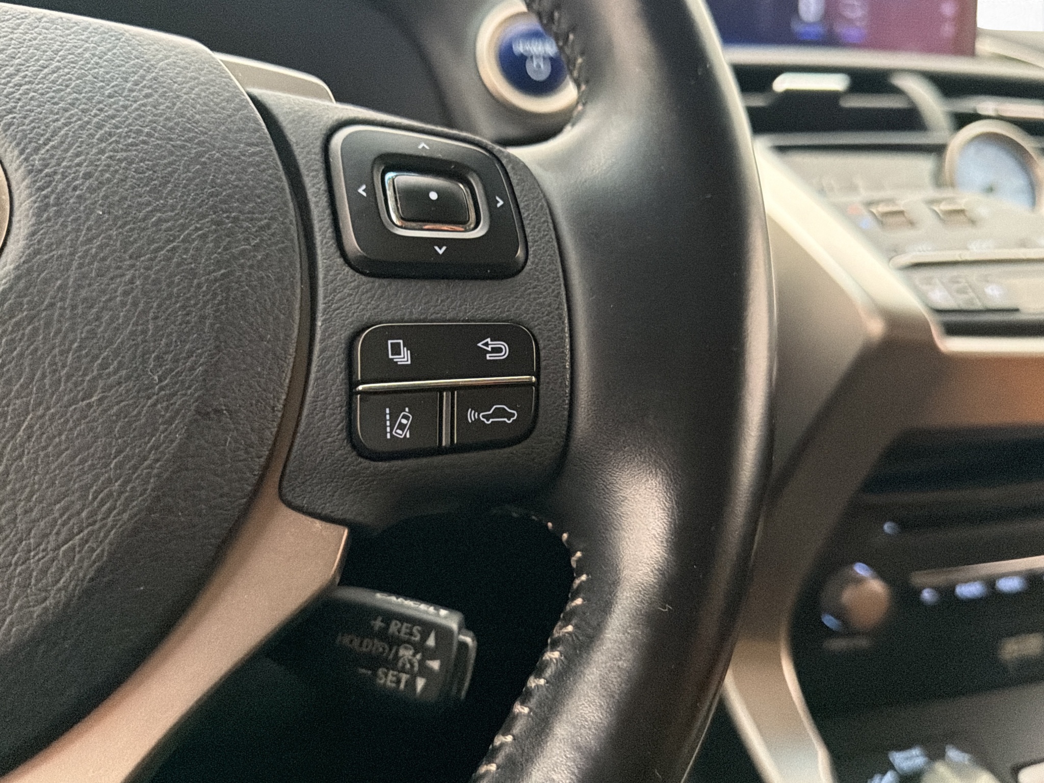 Lexus NX 300h AWD 2.5 AWD E-CVT, 197hp, 2018