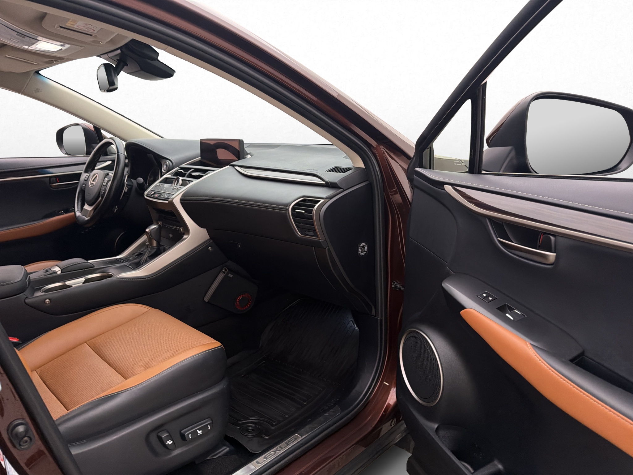 Lexus NX 300h AWD 2.5 AWD E-CVT, 197hp, 2018