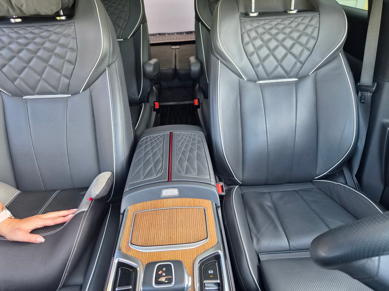 Hongqi E-HS9 Exclusive 99 kWh AWD, 551hp, 2022