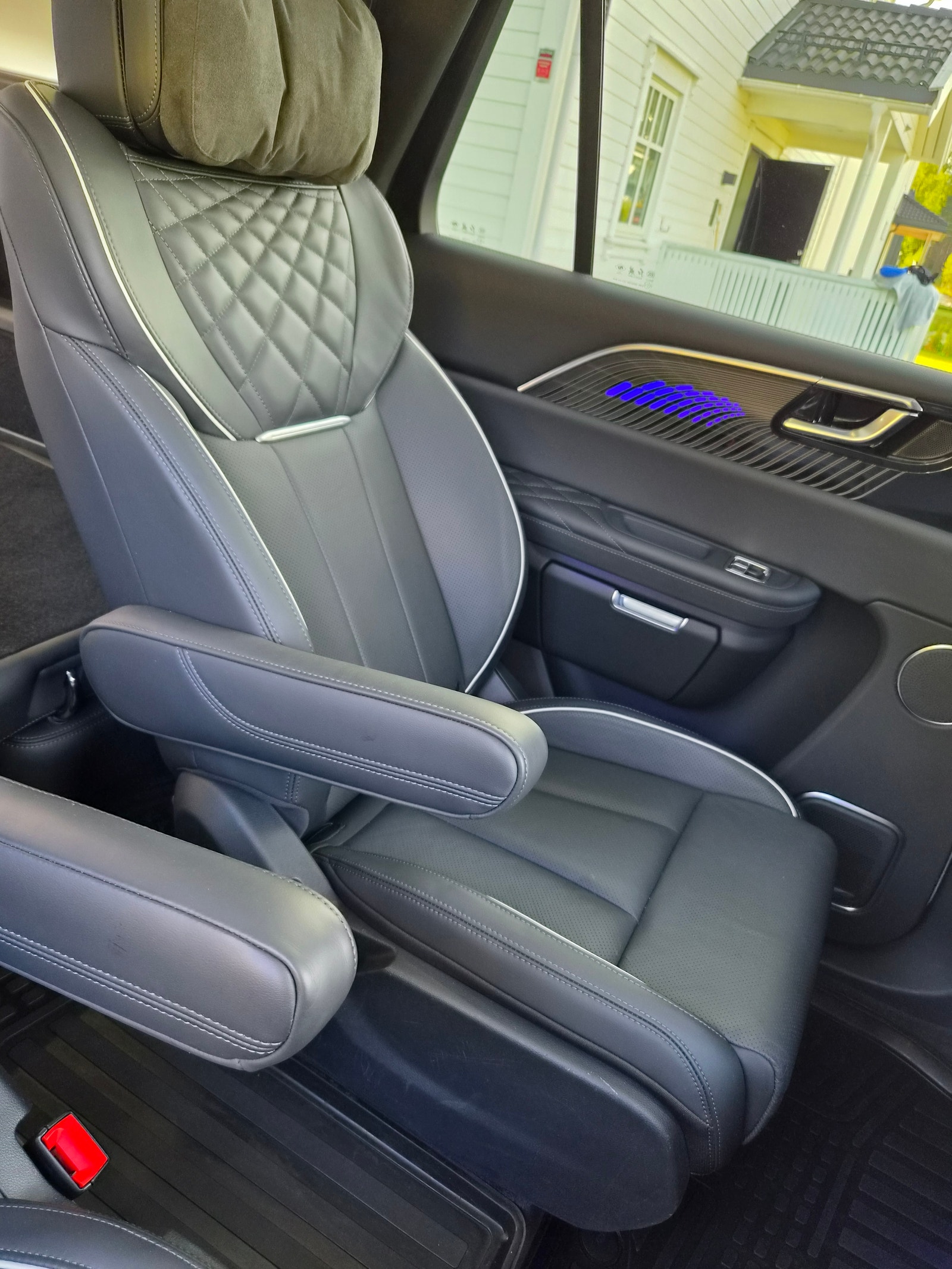 Hongqi E-HS9 Exclusive 99 kWh AWD, 551hp, 2022