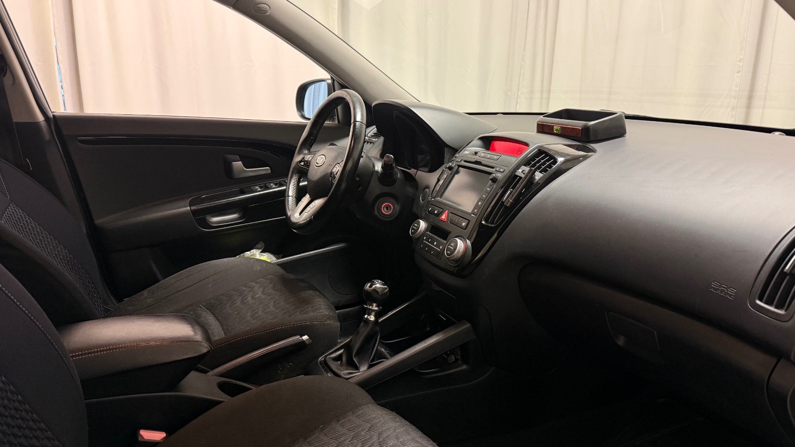 Kia cee'd_sw 1.6 CRDi Manual, 6-trins, 90ps, 2011