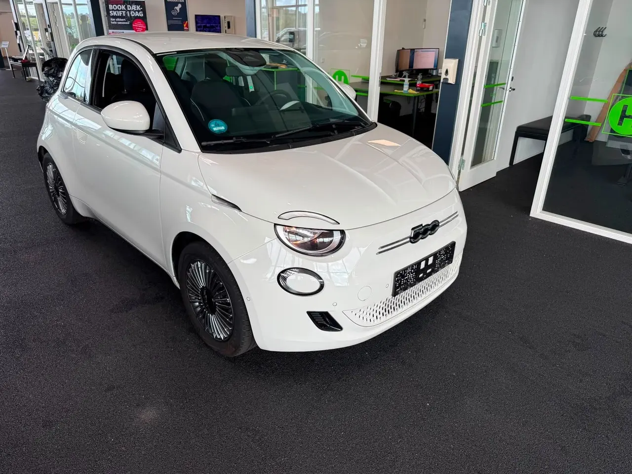 Fiat 500e 42 kWh, 118ps, 2023