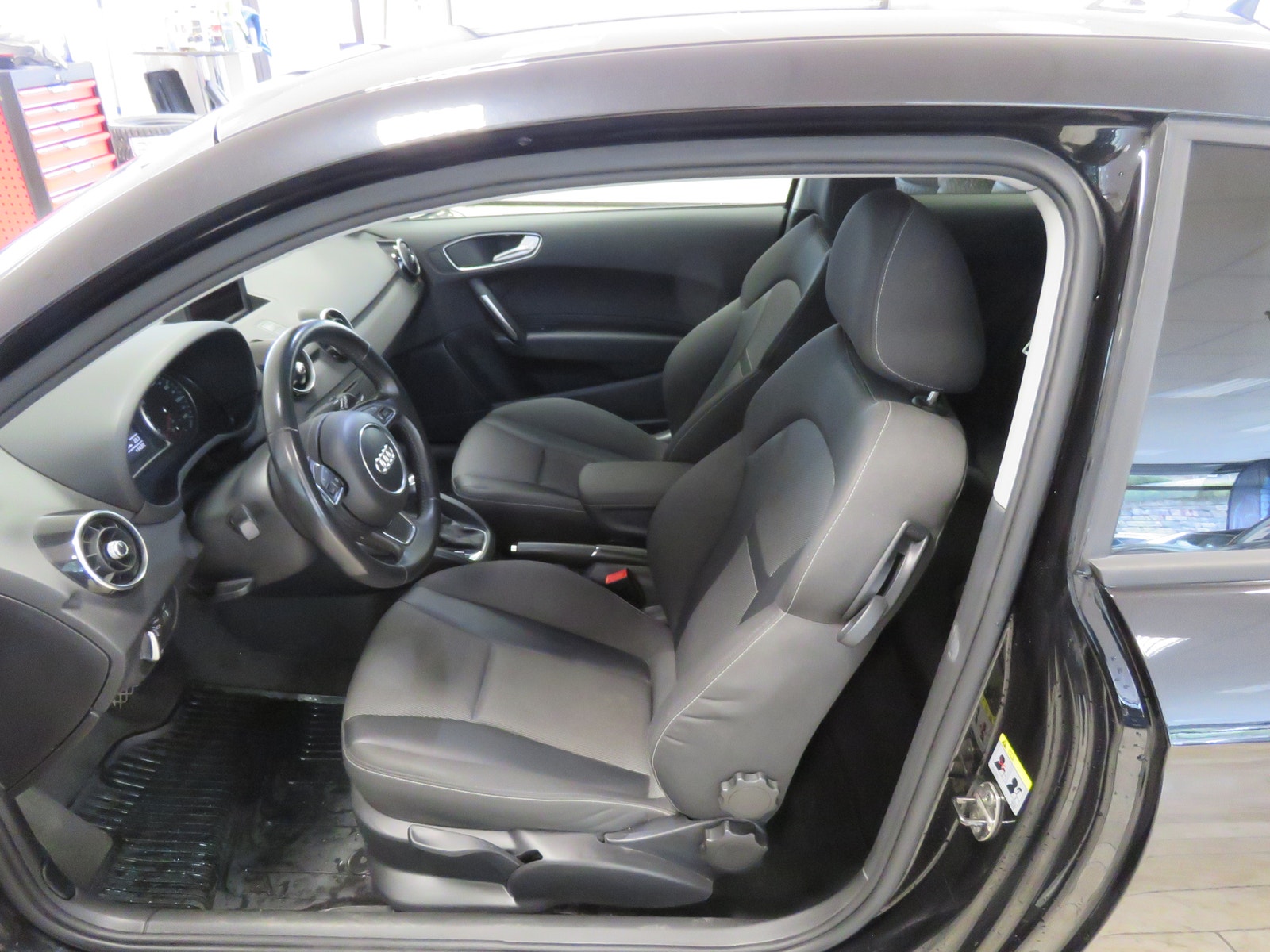 Audi A1 1.4 TFSI S Tronic, 122hp, 2011