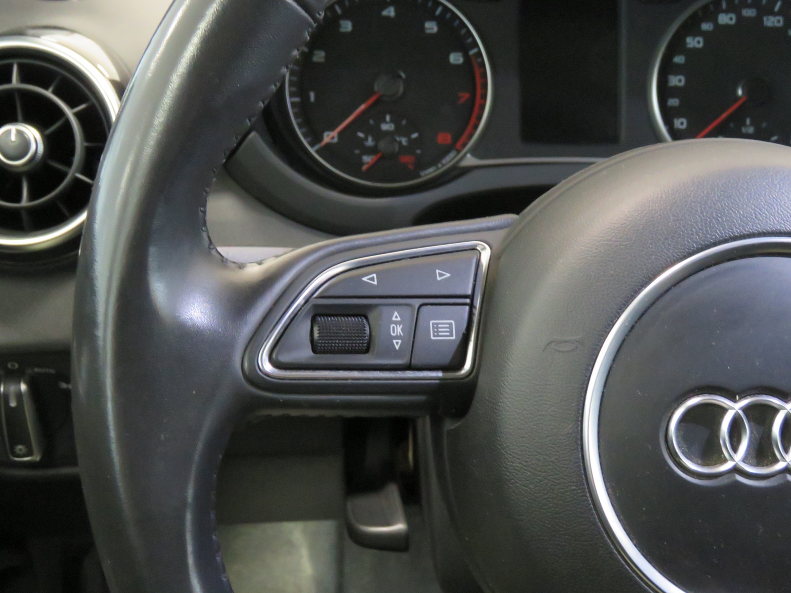 Audi A1 1.4 TFSI S Tronic, 122hp, 2011