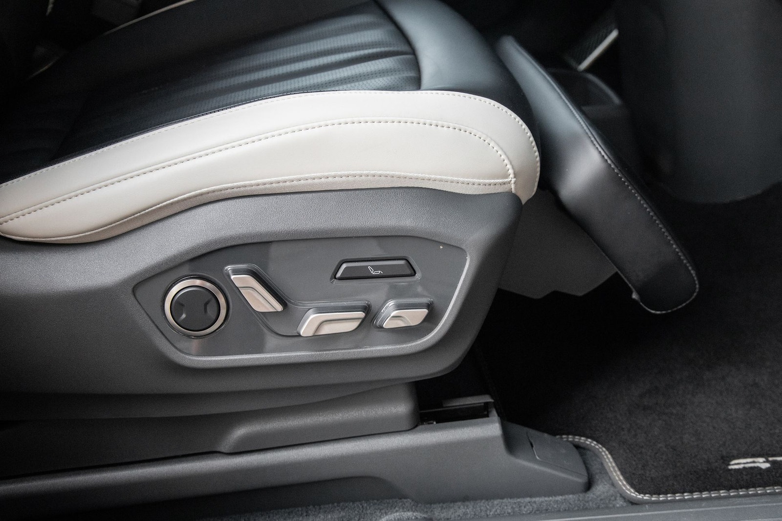 Kia EV9 AWD, 385hp, 2025