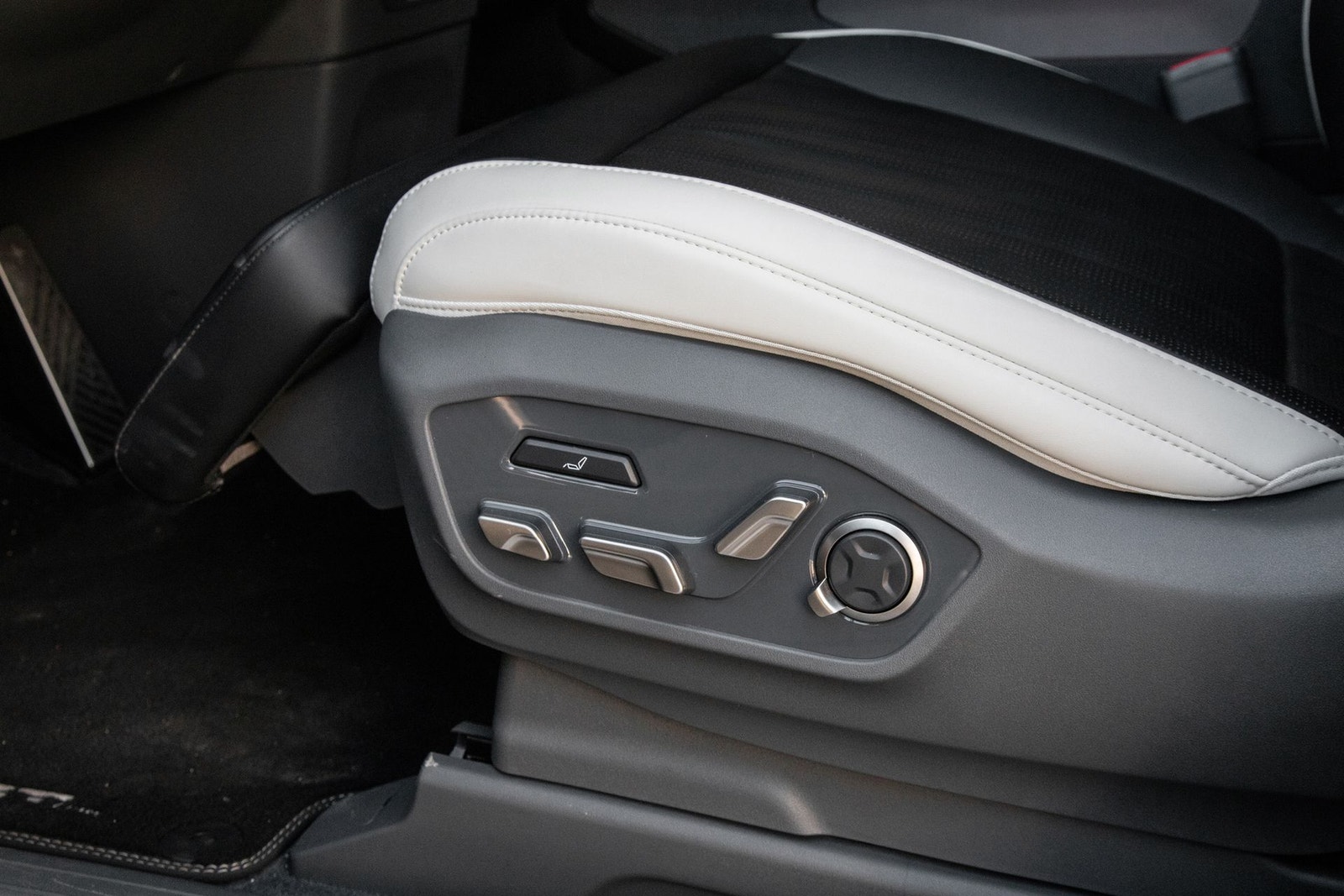 Kia EV9 AWD, 385hp, 2025