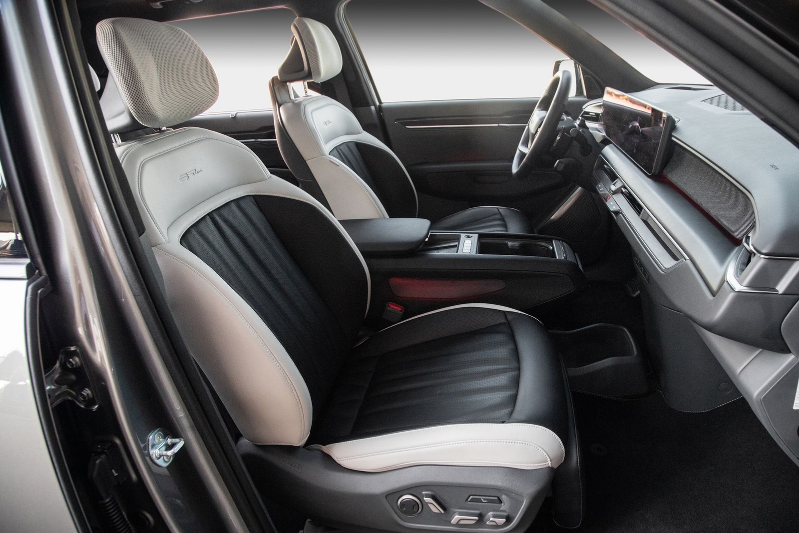 Kia EV9 AWD, 385hp, 2025