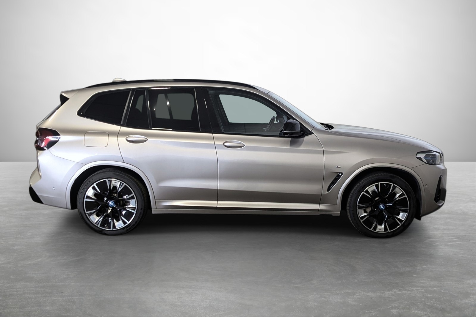 BMW iX3, 286hp, 2022