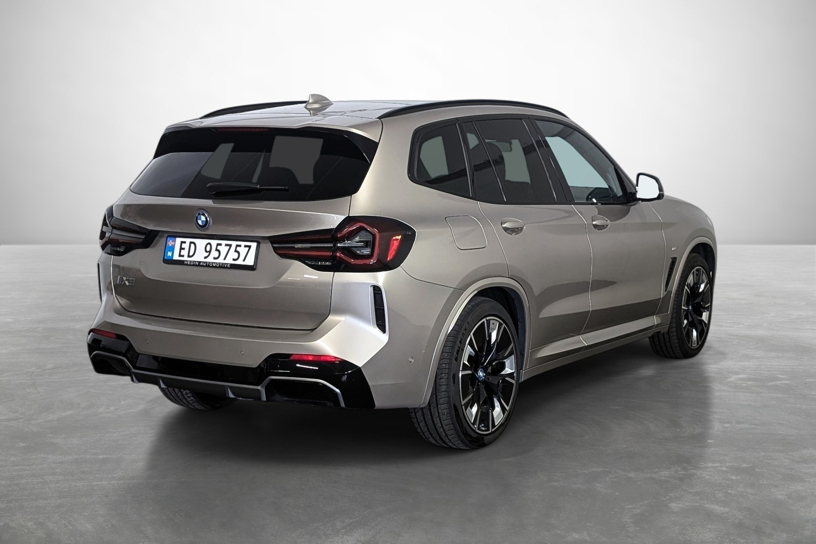 BMW iX3, 286hp, 2022