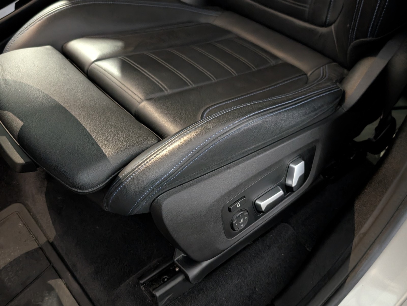 BMW iX3, 286hp, 2022