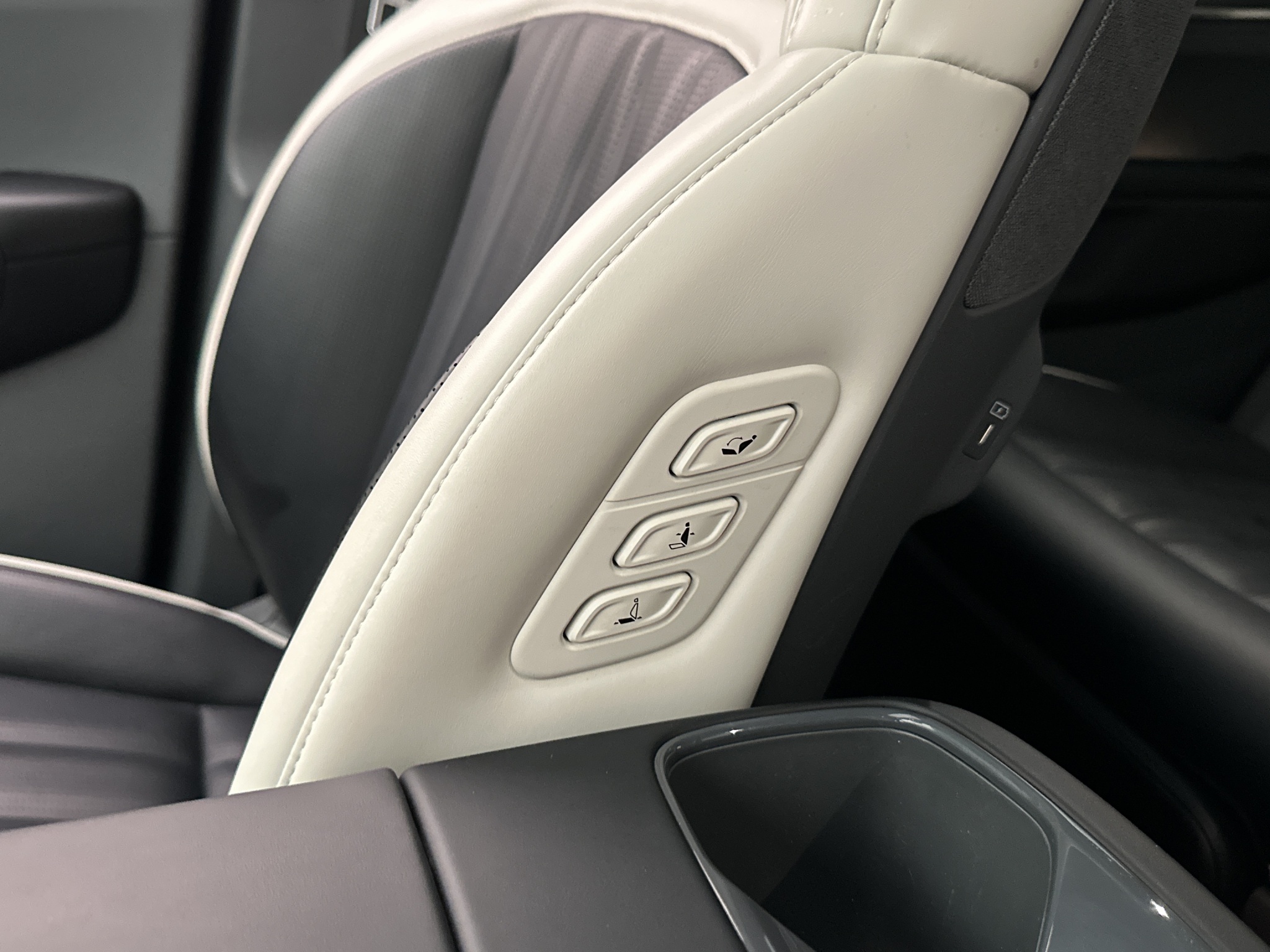 Kia EV9 AWD, 385hp, 2024