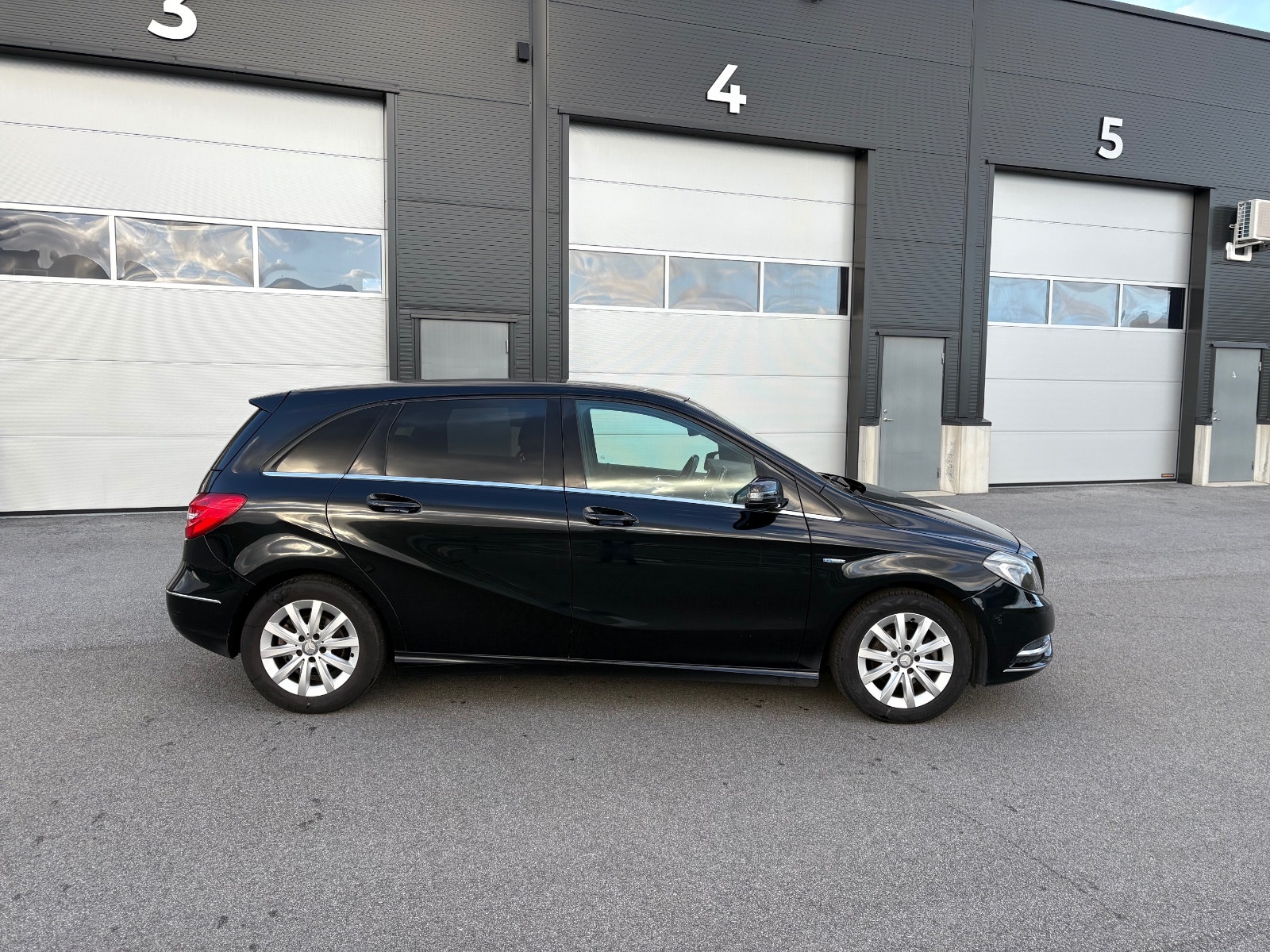Mercedes-Benz B 180 CDI BlueEFFICIENCY Manual, 6-trins, 109ps, 2012