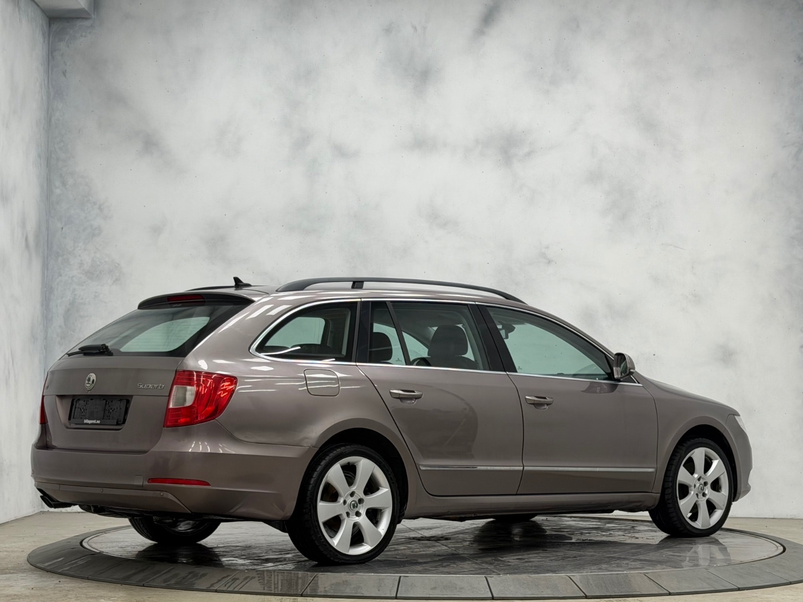 Škoda Superb Combi 2.0 TDI DSG Sequential, 6-trins, 140ps, 2011