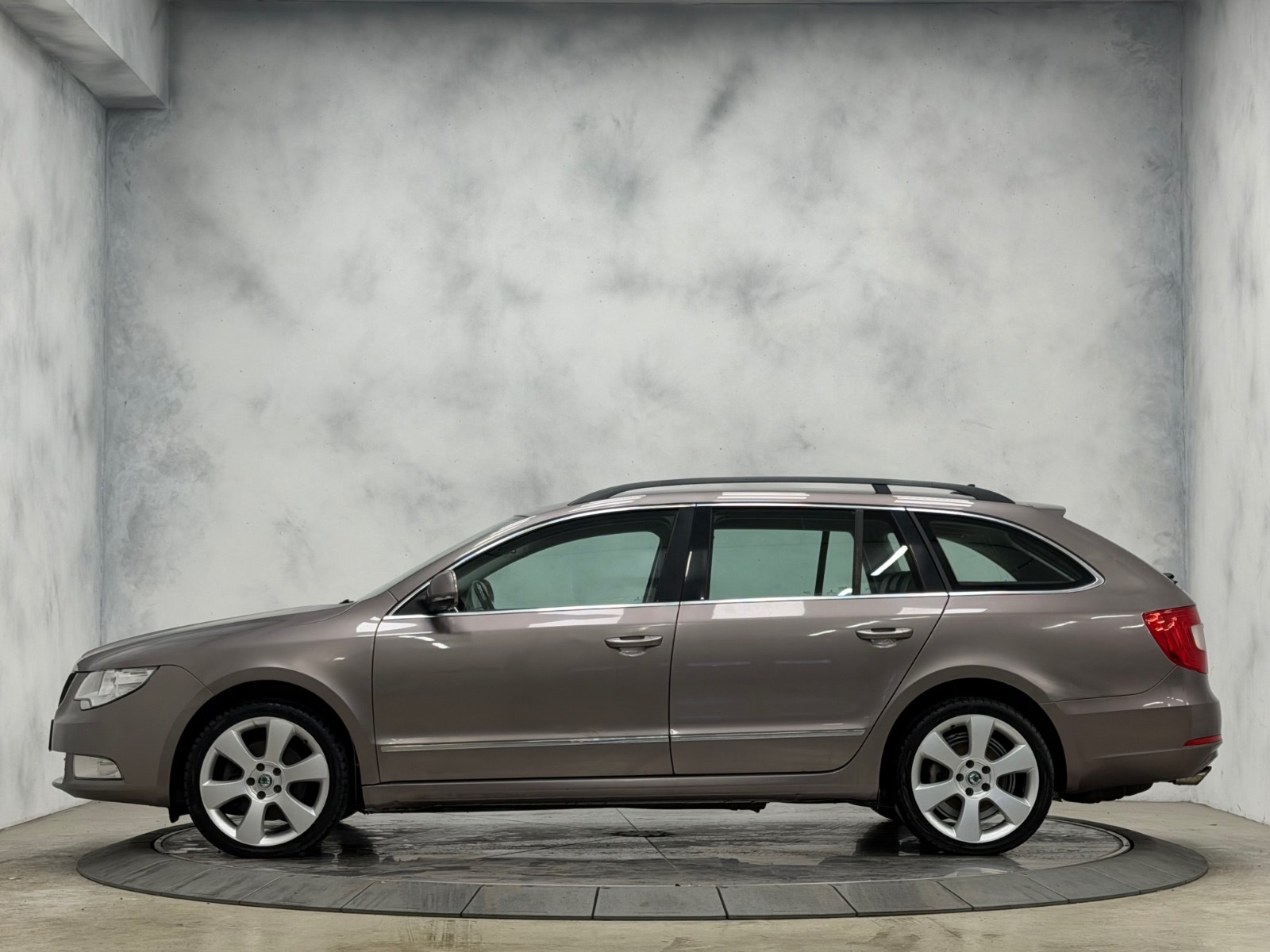 Škoda Superb Combi 2.0 TDI DSG Sequential, 6-trins, 140ps, 2011