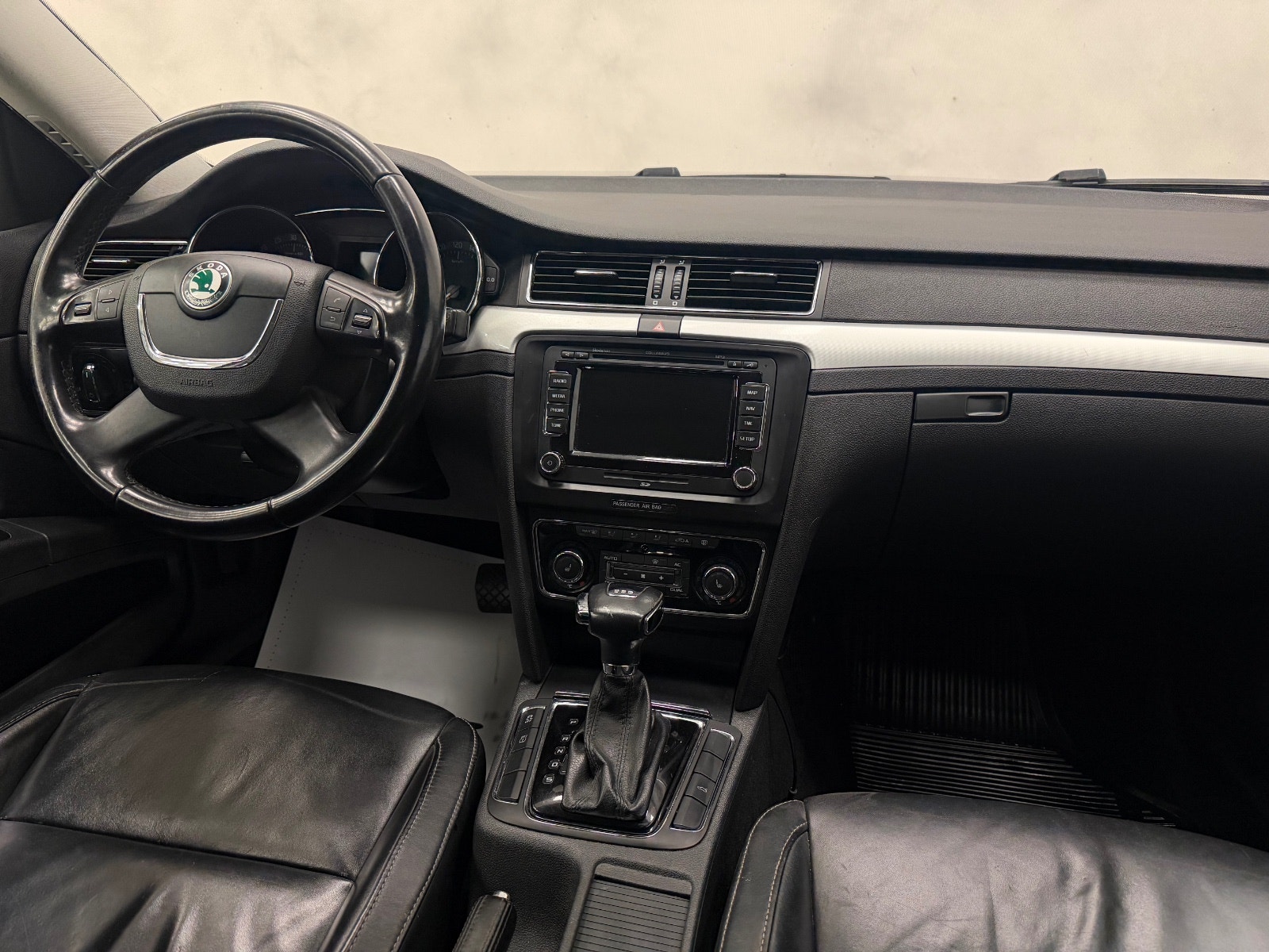 Škoda Superb Combi 2.0 TDI DSG Sequential, 6-trins, 140ps, 2011