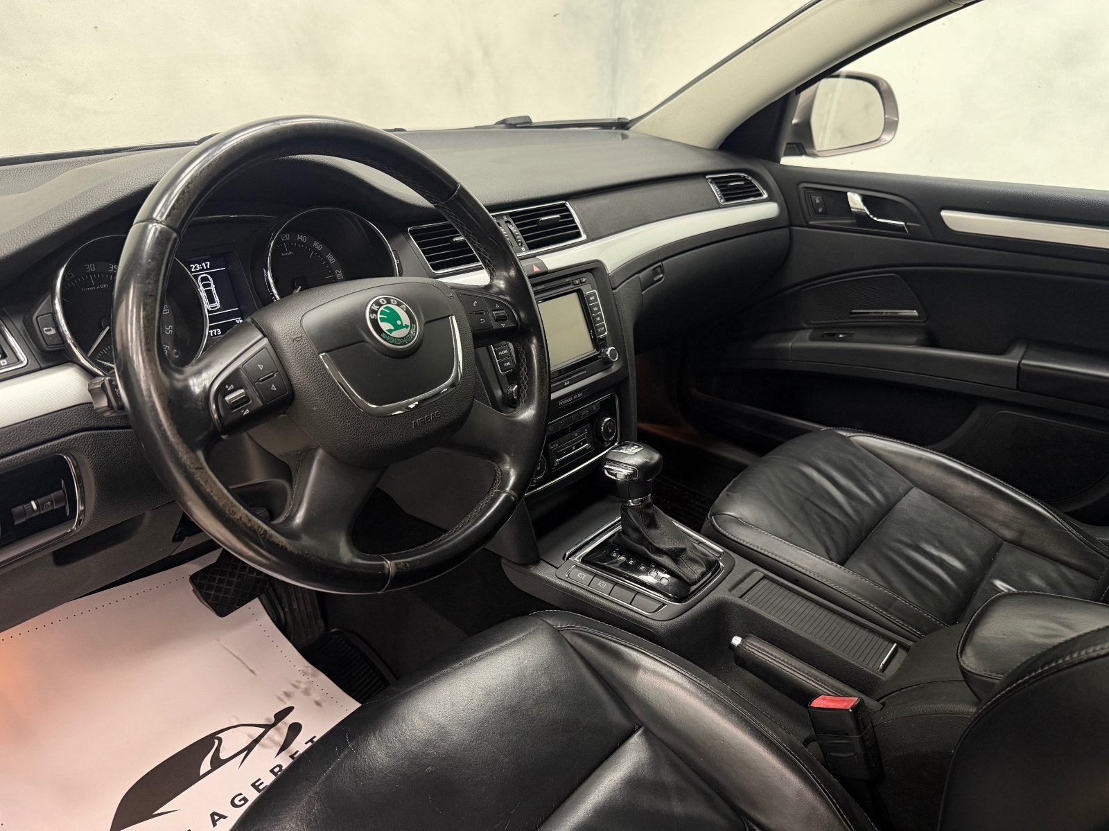 Škoda Superb Combi 2.0 TDI DSG Sequential, 6-trins, 140ps, 2011