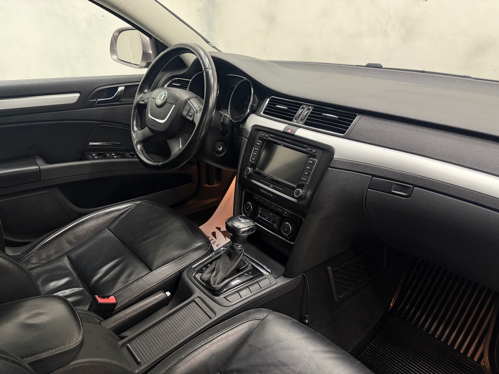 Škoda Superb Combi 2.0 TDI DSG Sequential, 6-trins, 140ps, 2011