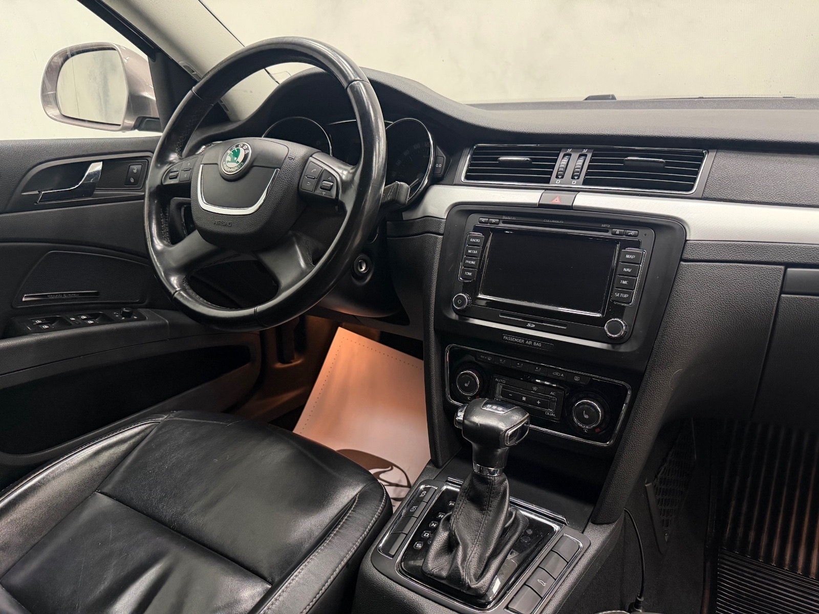 Škoda Superb Combi 2.0 TDI DSG Sequential, 6-trins, 140ps, 2011