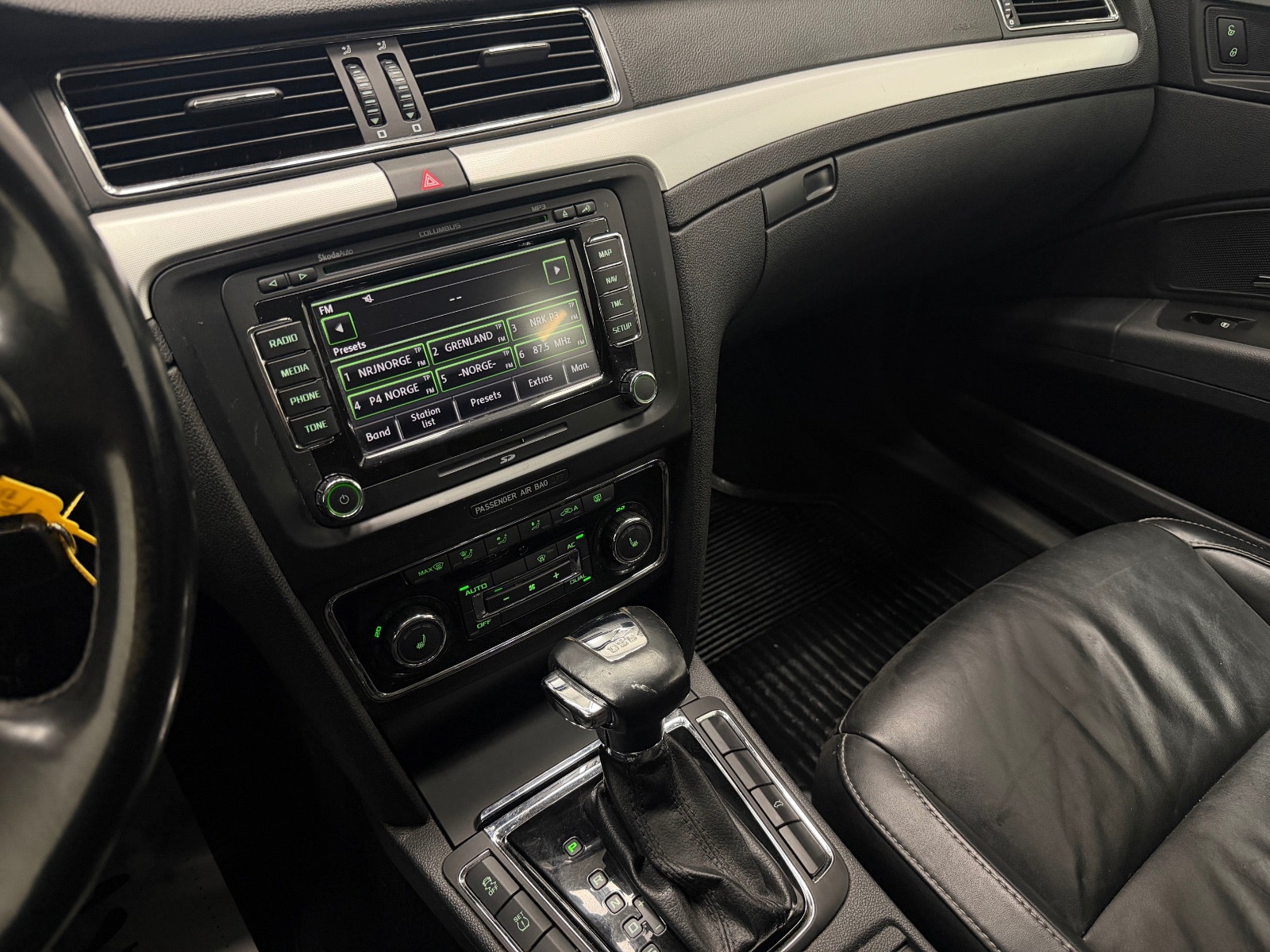 Škoda Superb Combi 2.0 TDI DSG Sequential, 6-trins, 140ps, 2011