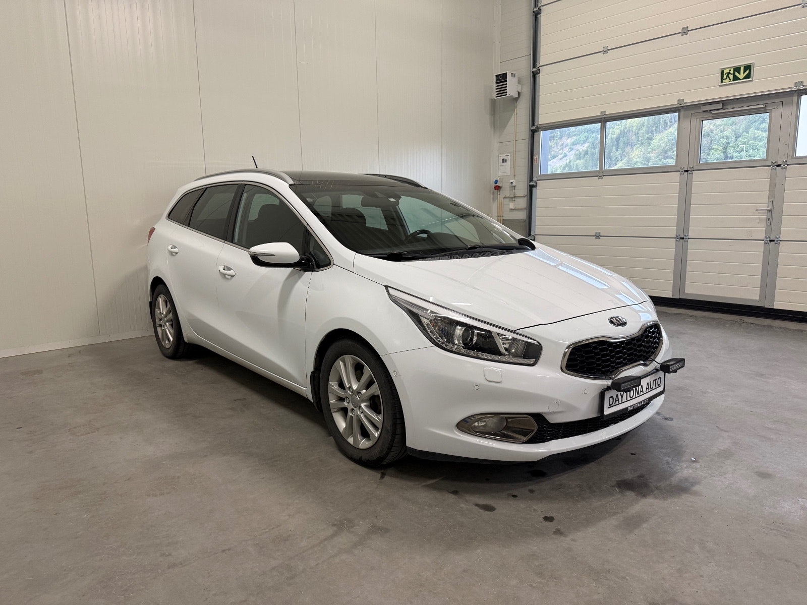 Kia cee'd_sw 1.6 CRDi Manual, 6-trins, 110ps, 2013