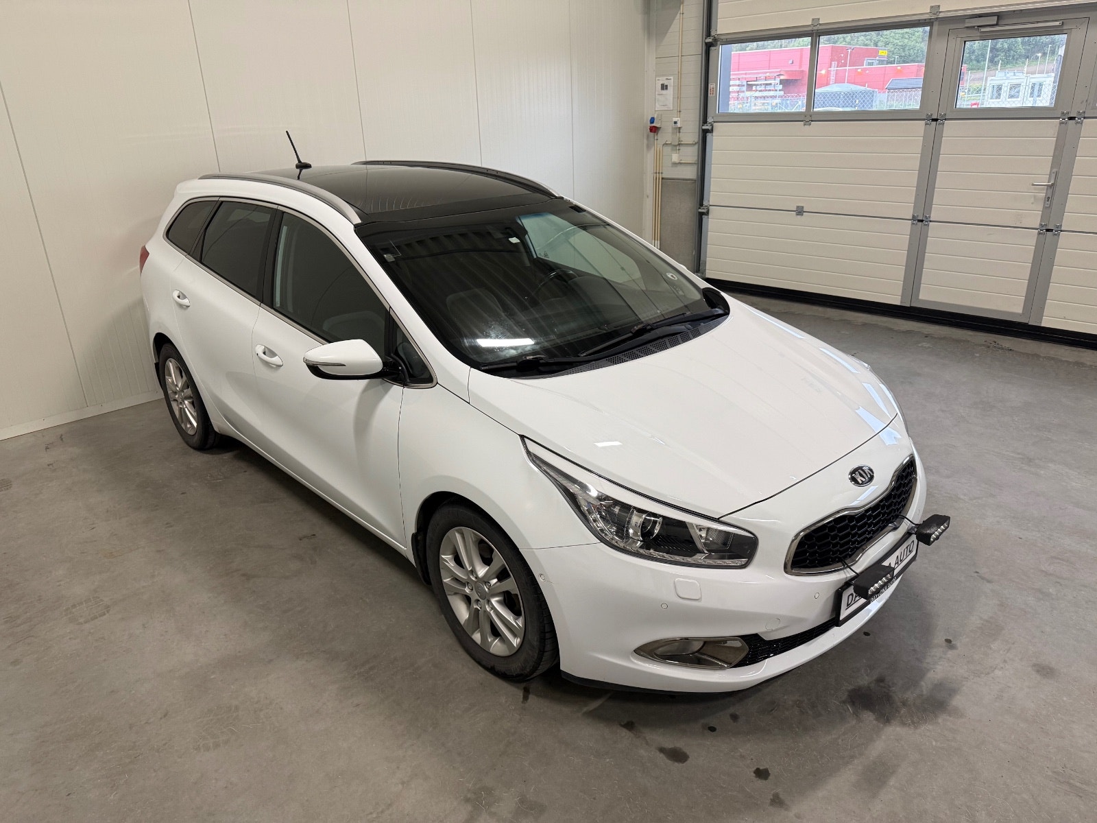 Kia cee'd_sw 1.6 CRDi Manual, 6-trins, 110ps, 2013