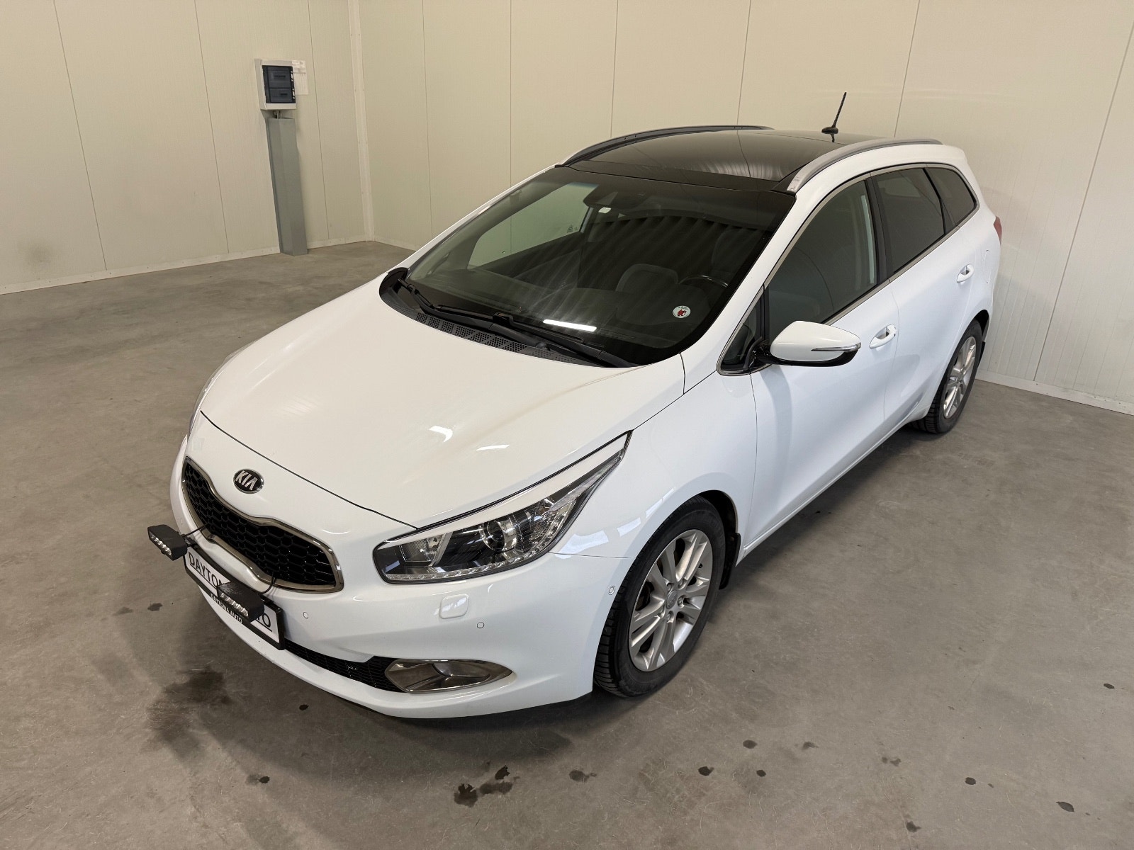 Kia cee'd_sw 1.6 CRDi Manual, 6-trins, 110ps, 2013