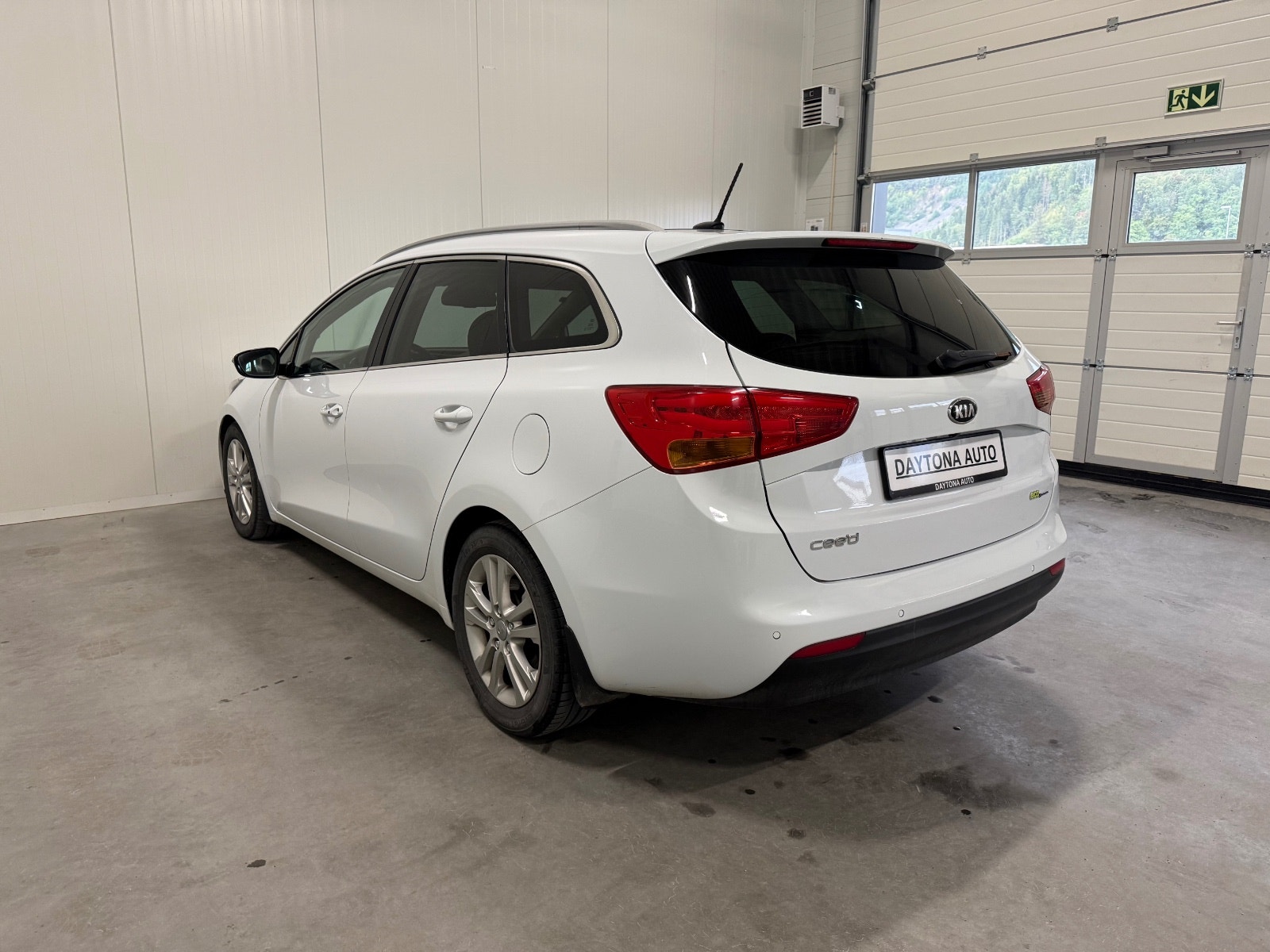 Kia cee'd_sw 1.6 CRDi Manual, 6-trins, 110ps, 2013