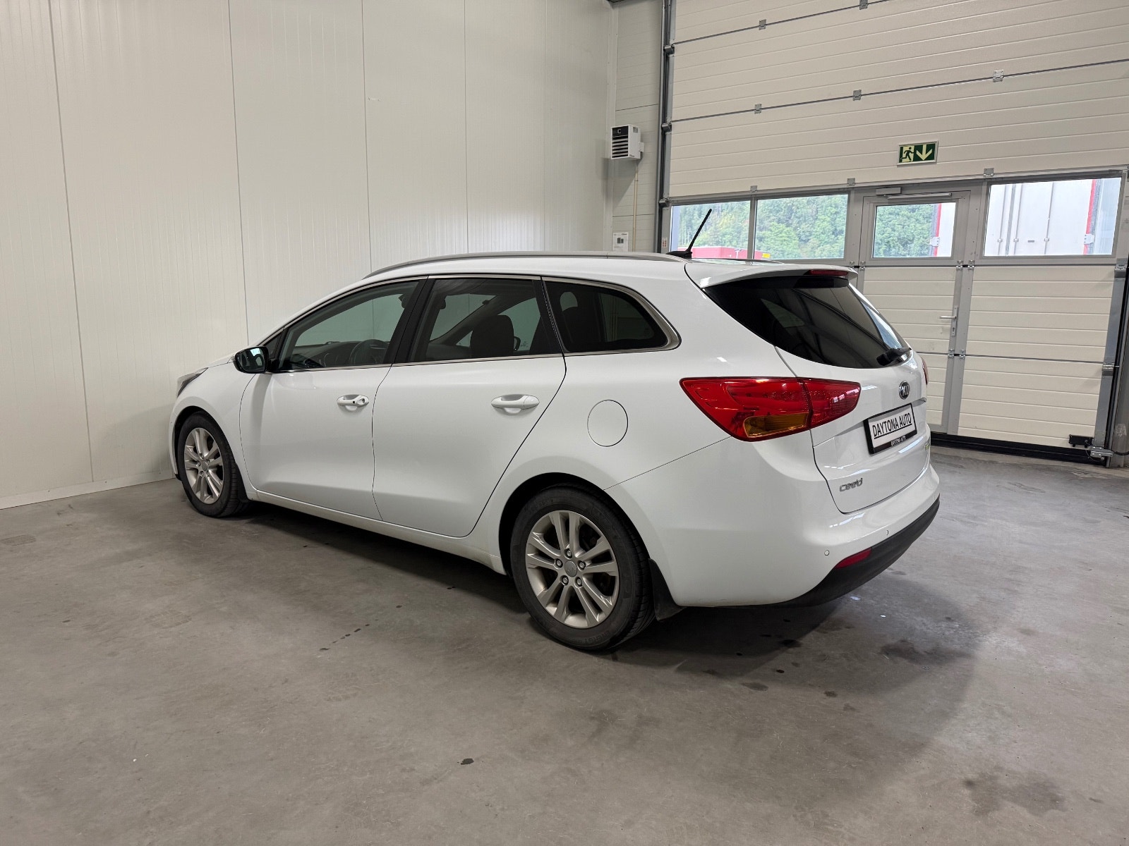 Kia cee'd_sw 1.6 CRDi Manual, 6-trins, 110ps, 2013