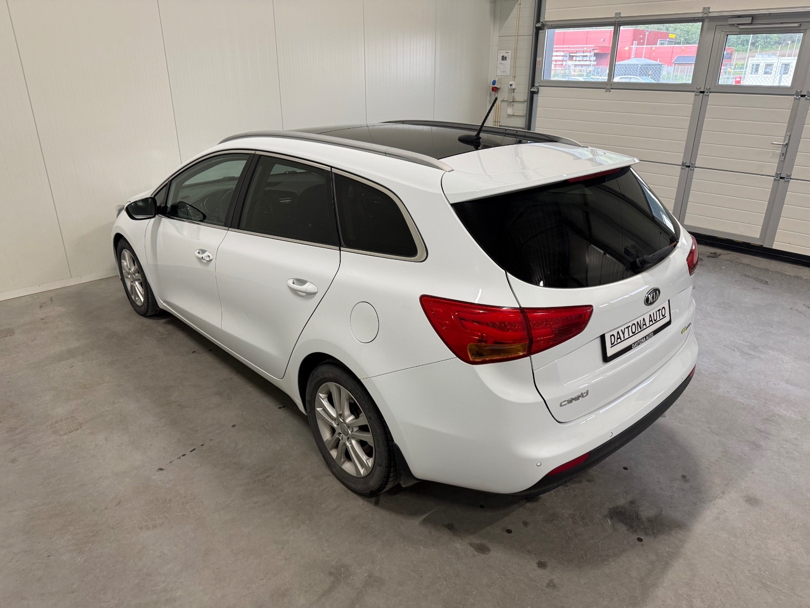 Kia cee'd_sw 1.6 CRDi Manual, 6-trins, 110ps, 2013