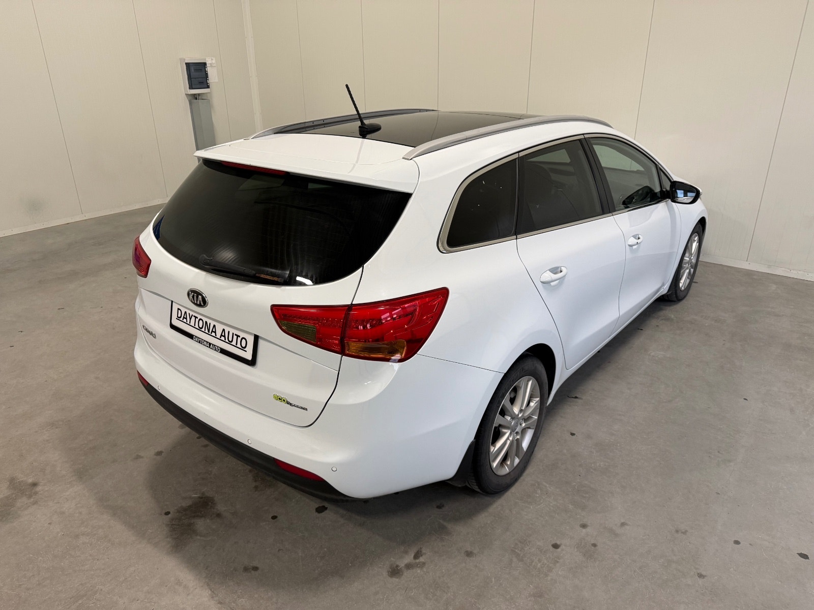 Kia cee'd_sw 1.6 CRDi Manual, 6-trins, 110ps, 2013