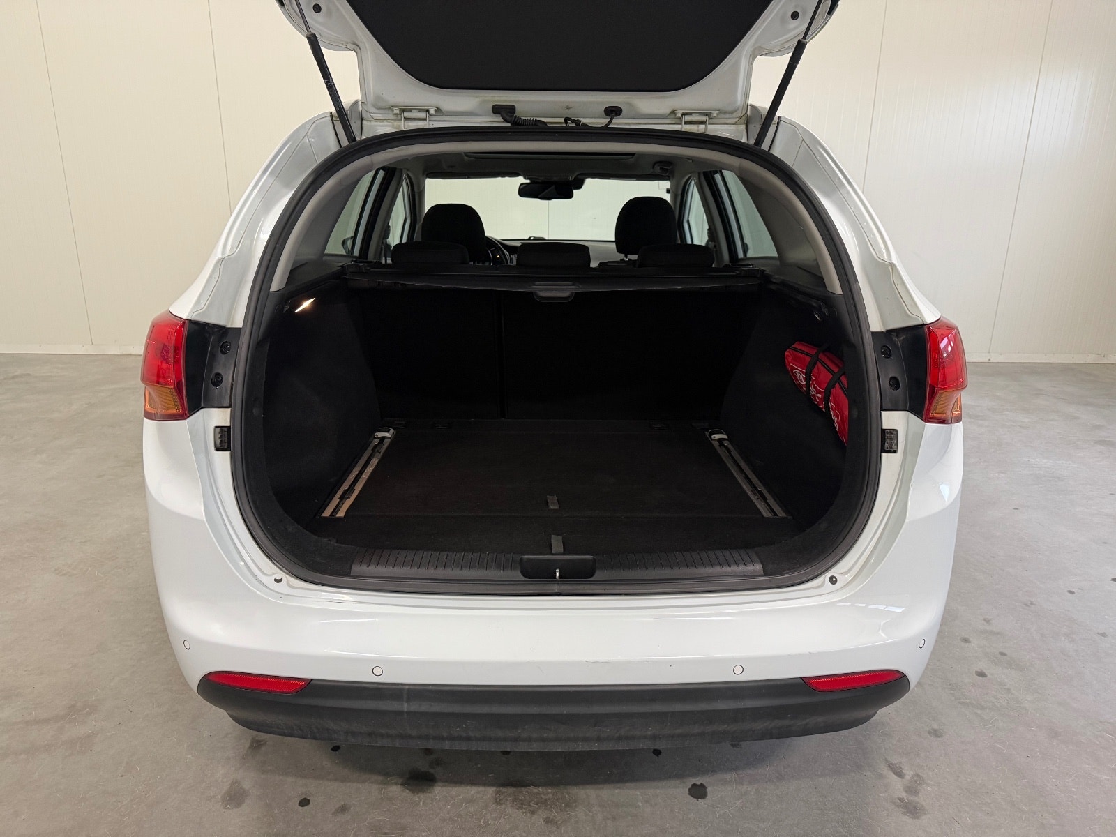 Kia cee'd_sw 1.6 CRDi Manual, 6-trins, 110ps, 2013