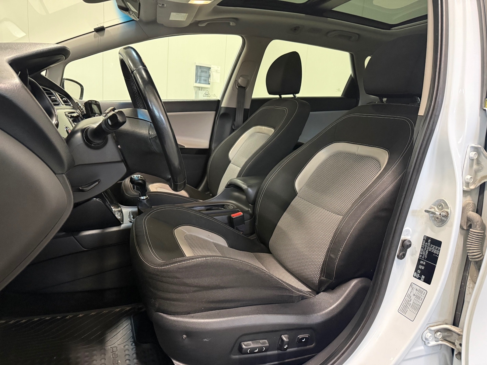Kia cee'd_sw 1.6 CRDi Manual, 6-trins, 110ps, 2013