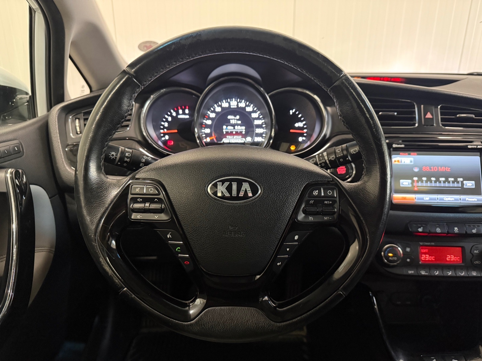 Kia cee'd_sw 1.6 CRDi Manual, 6-trins, 110ps, 2013