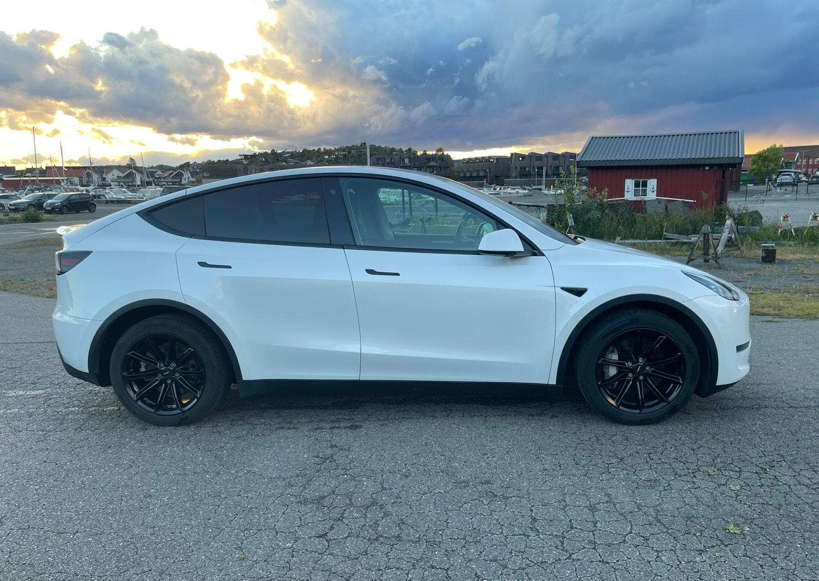 Tesla Model Y Long Range AWD, 514ps, 2023