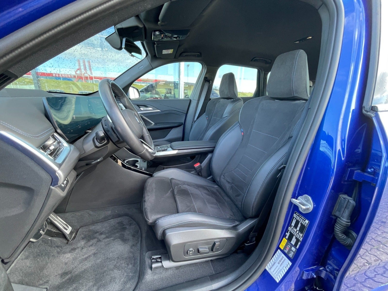 BMW iX1 eDrive20, 204ps, 2025