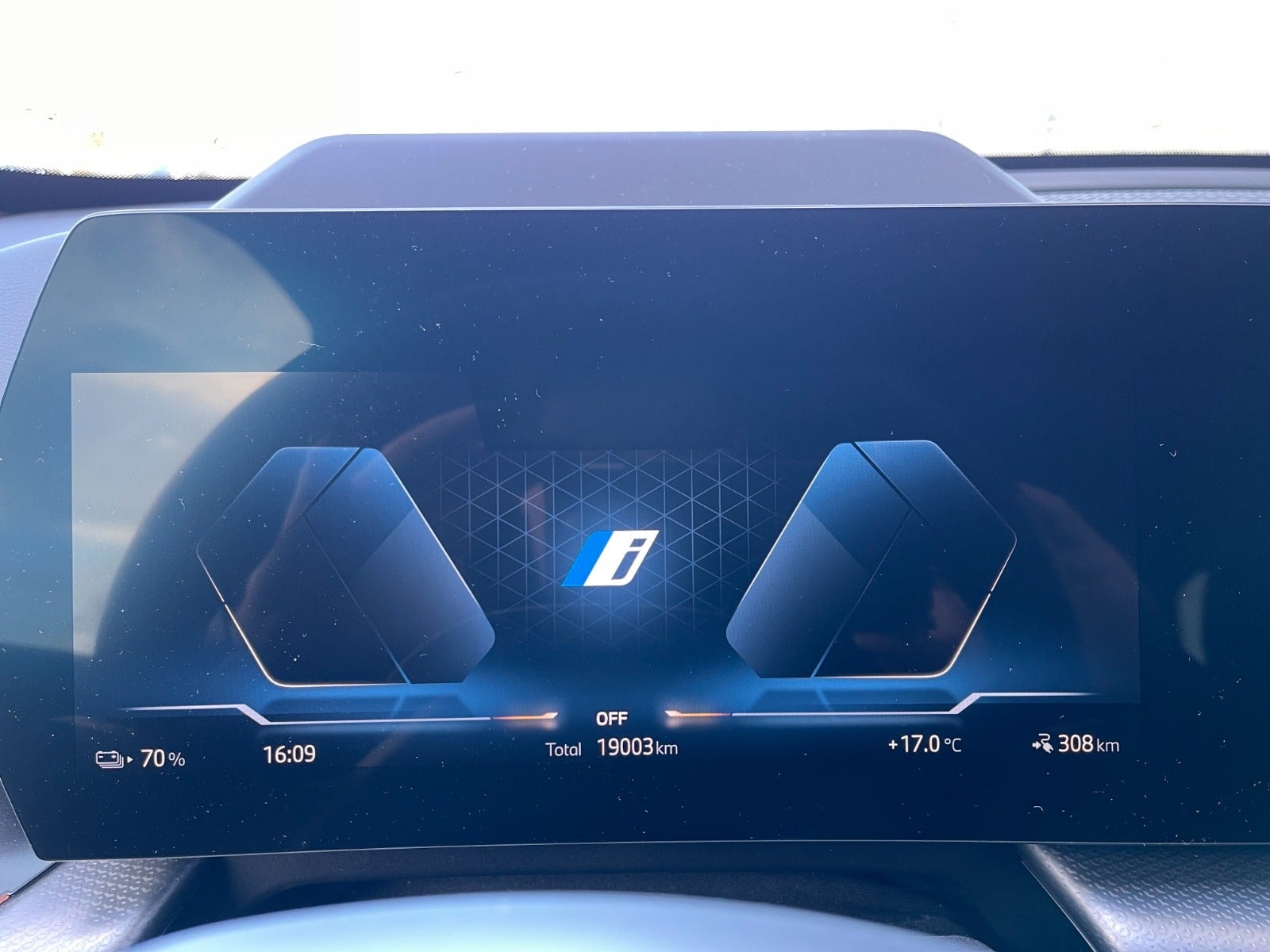 BMW iX1 eDrive20, 204ps, 2025