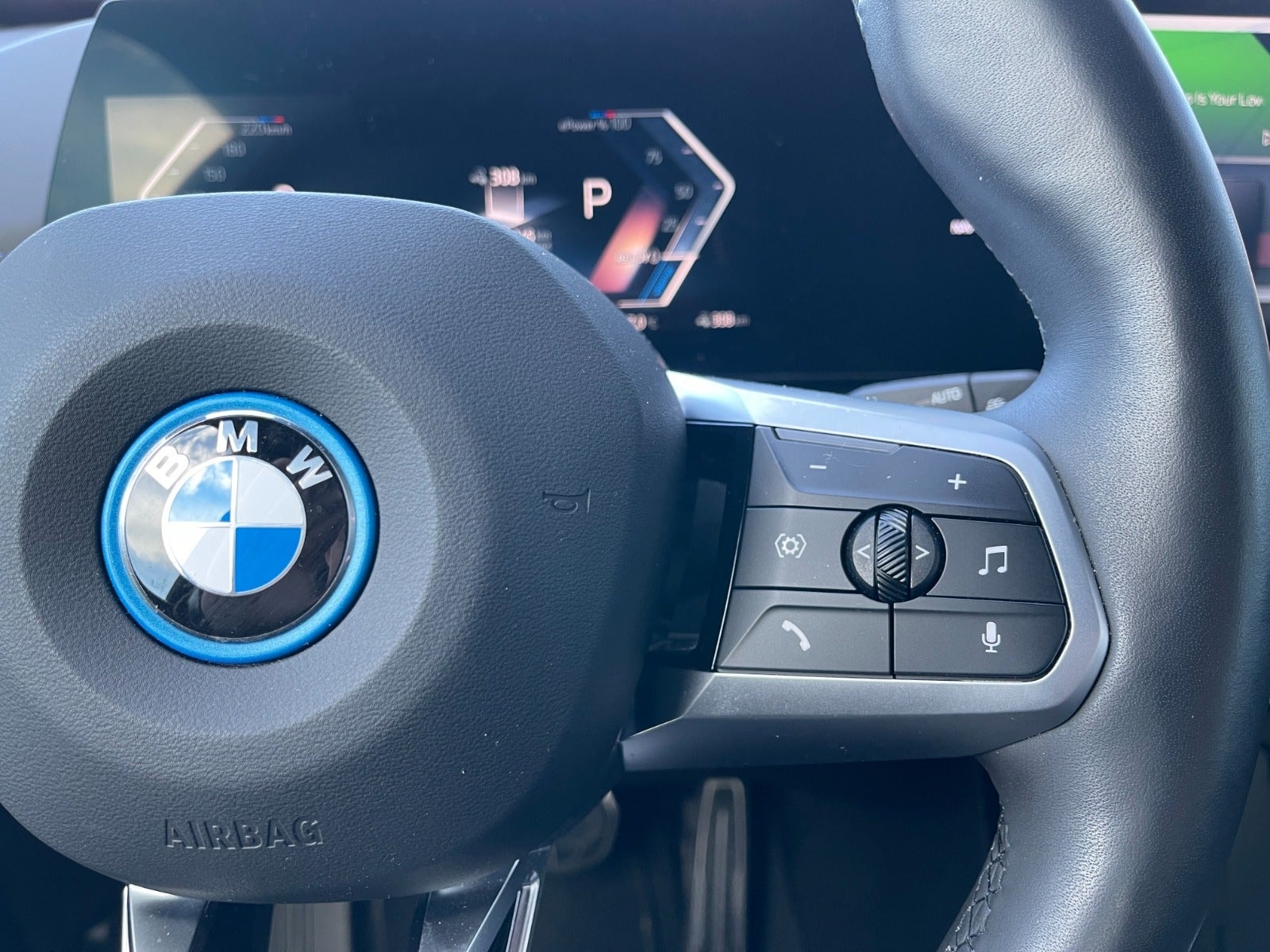 BMW iX1 eDrive20, 204ps, 2025